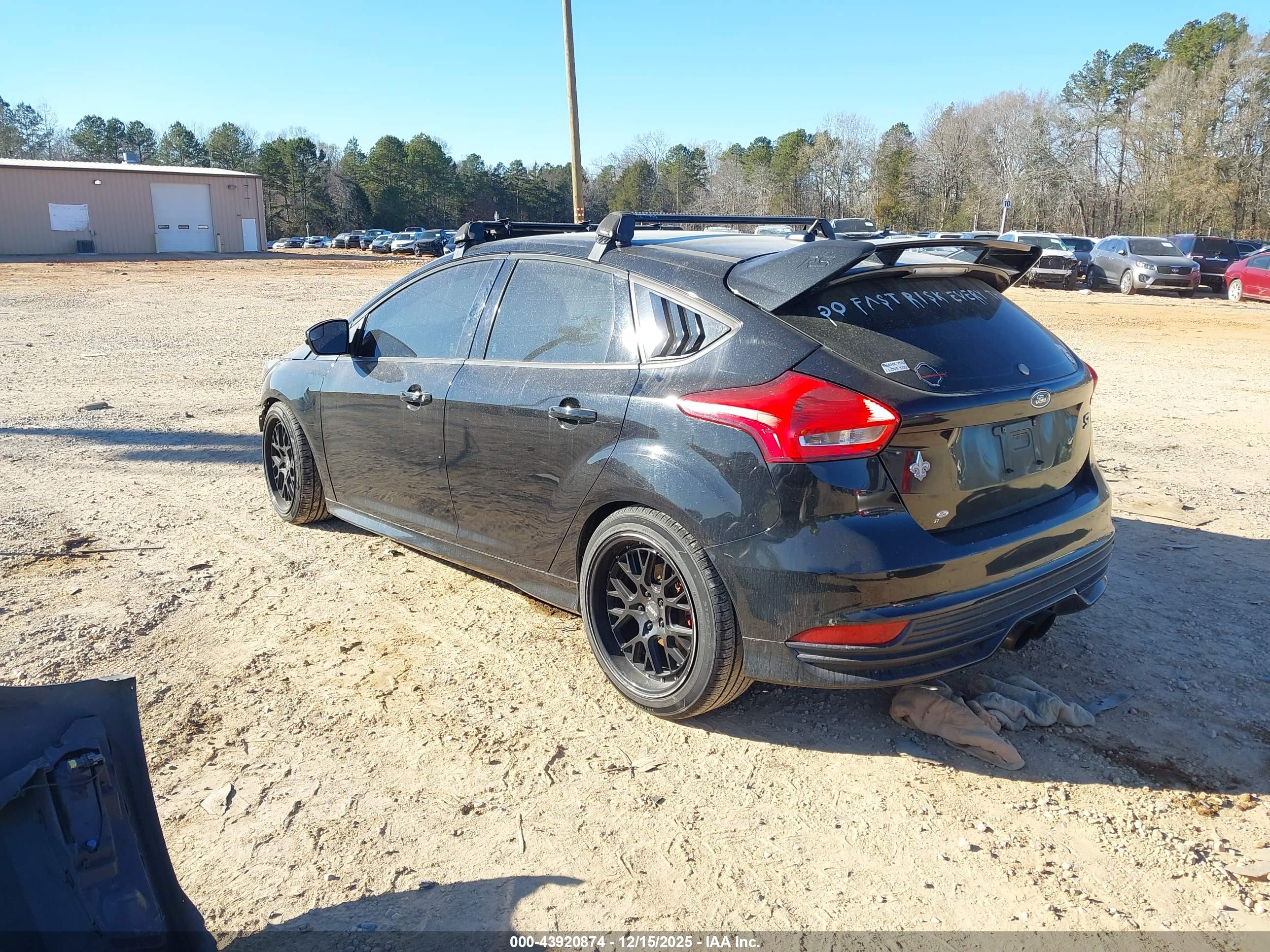 FORD FOCUS image 3