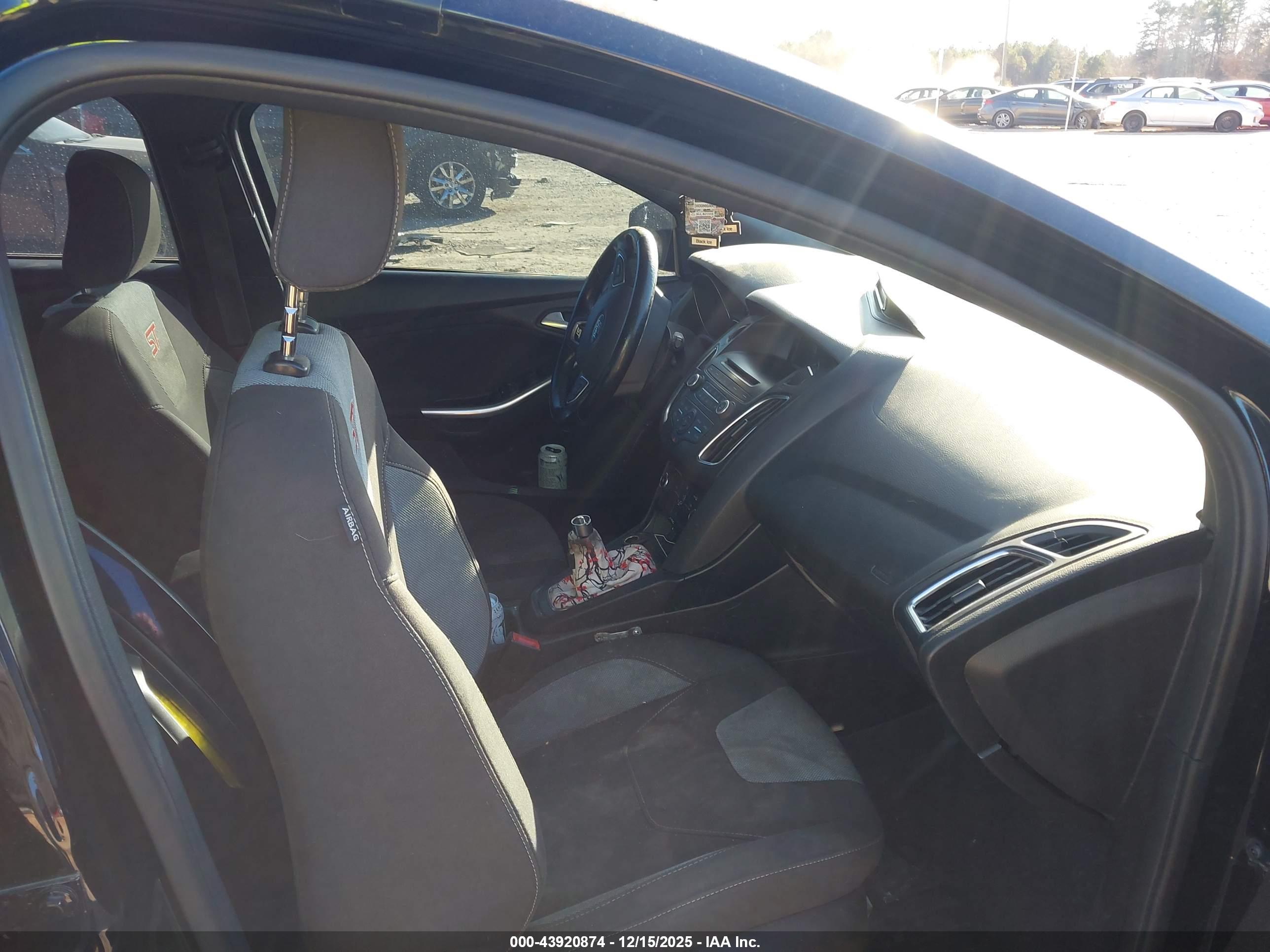 FORD FOCUS image 5