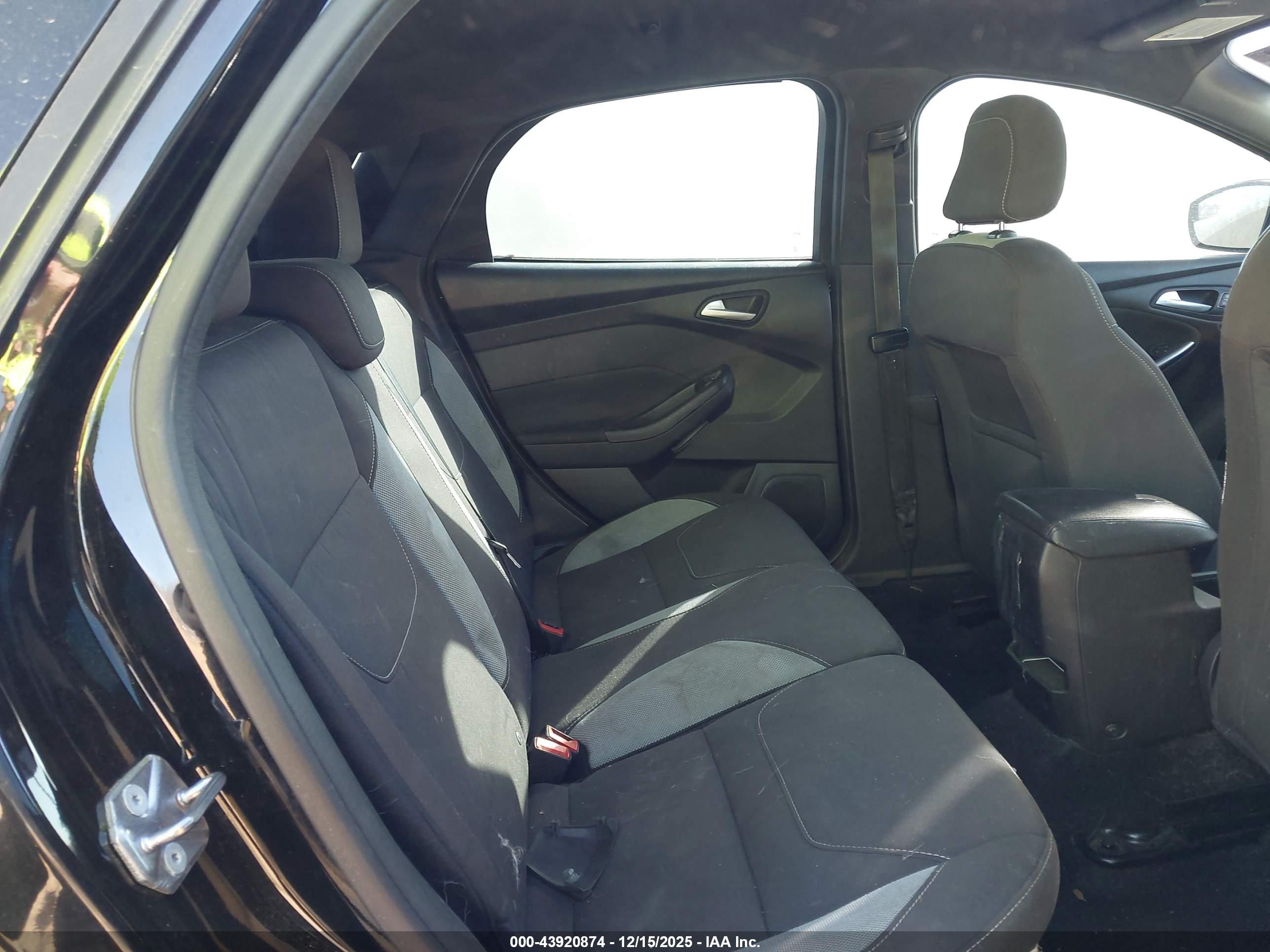 FORD FOCUS image 8