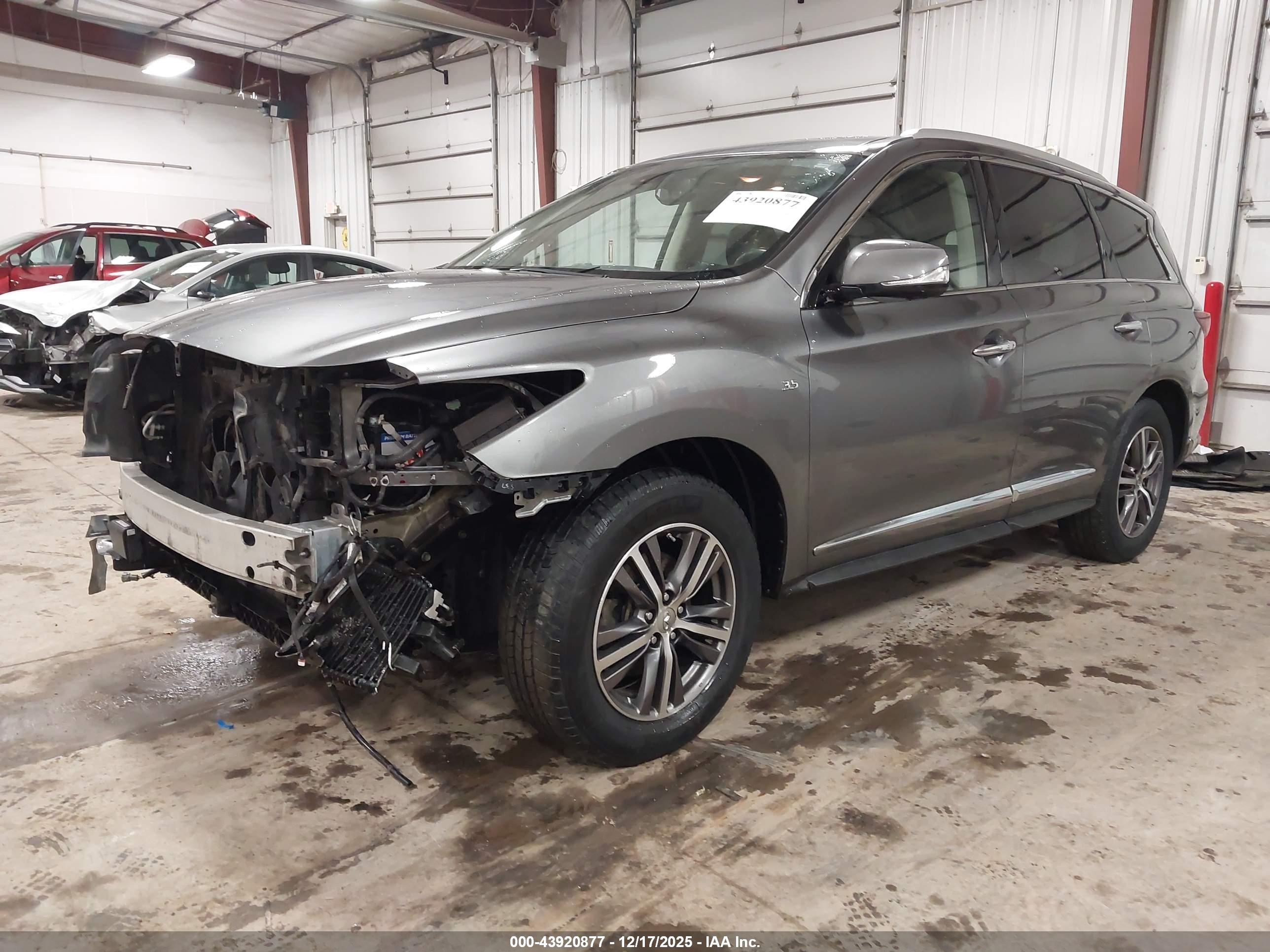 INFINITI QX60 image 2
