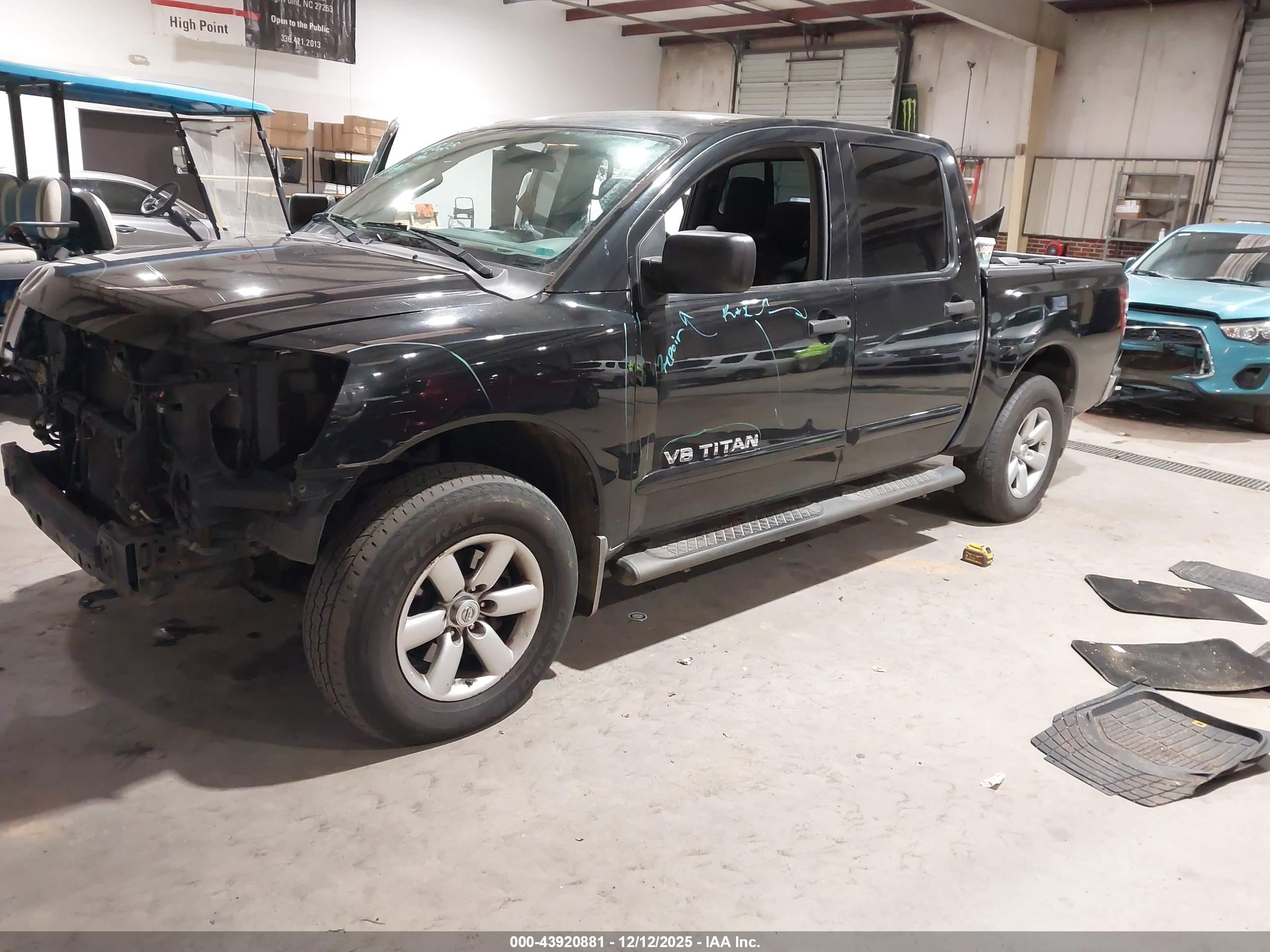 NISSAN TITAN image 2