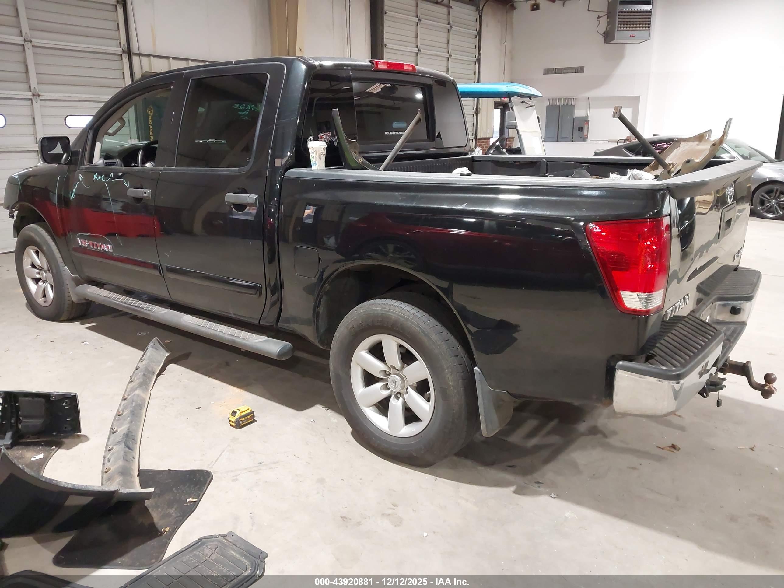NISSAN TITAN image 3