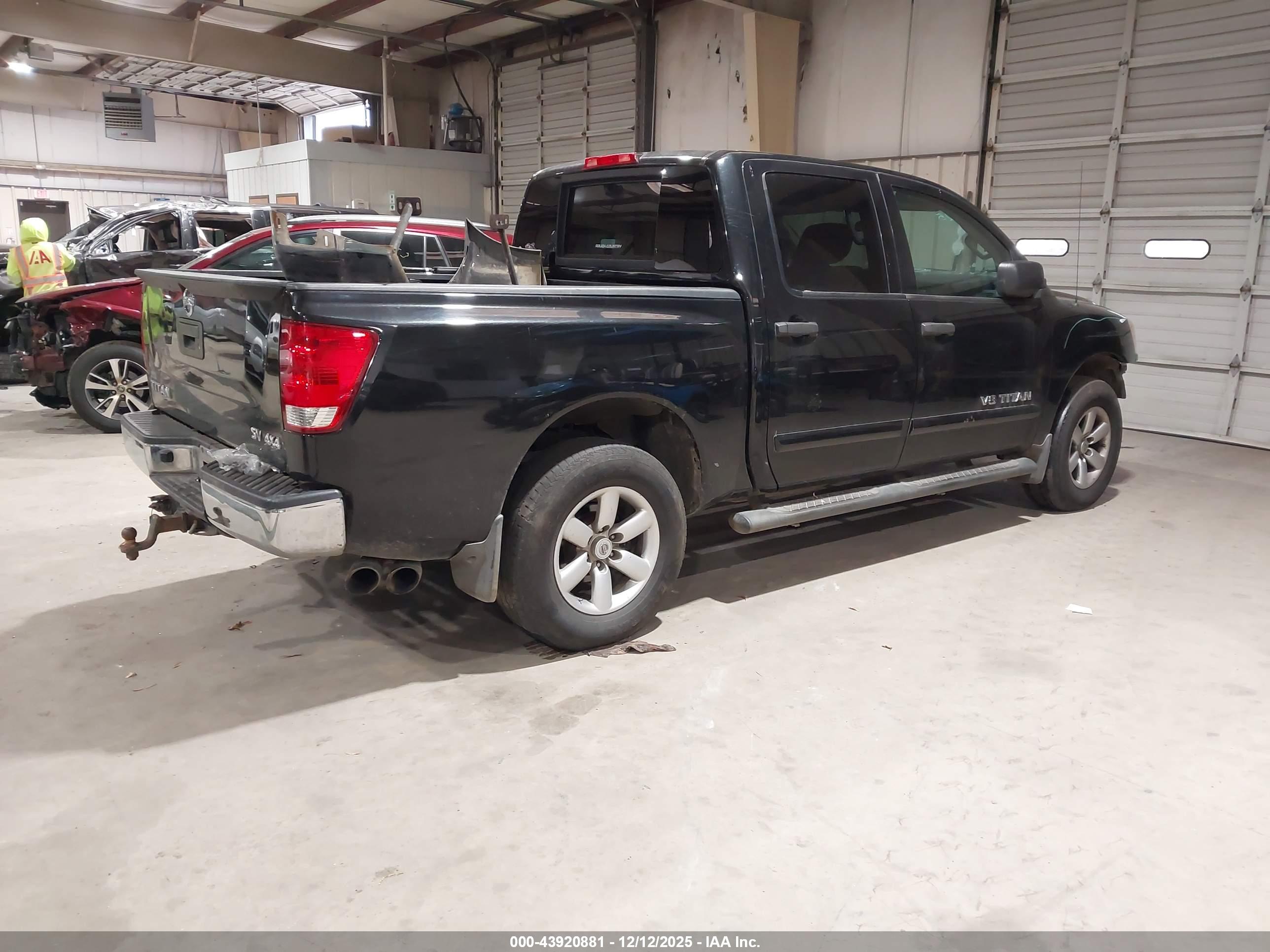 NISSAN TITAN image 4
