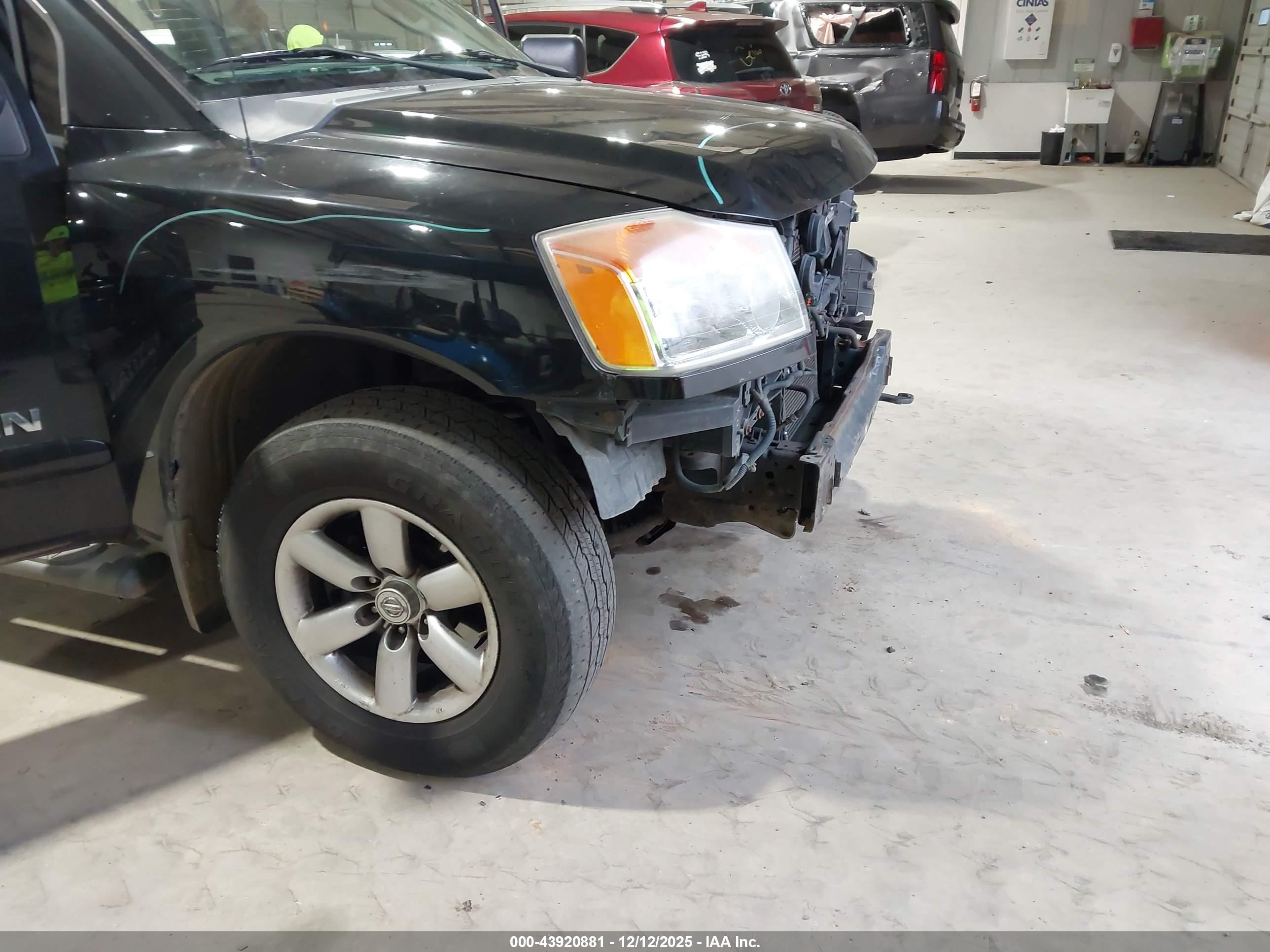 NISSAN TITAN image 6