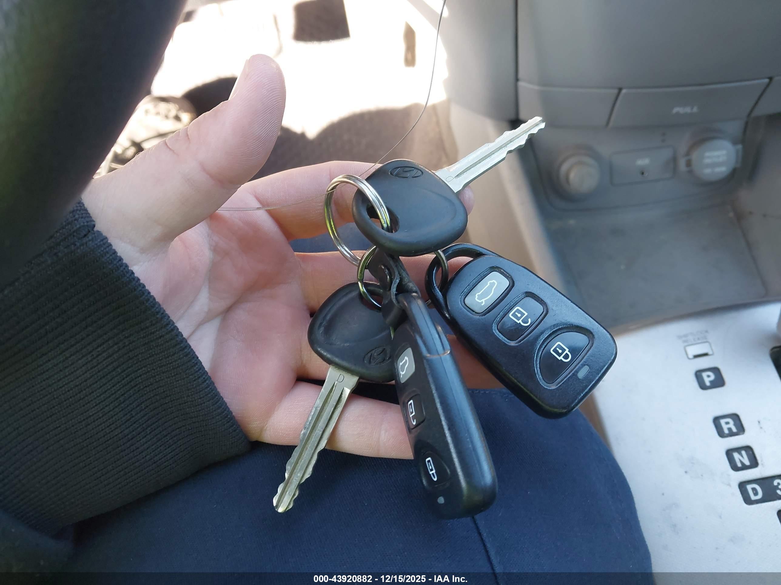 HYUNDAI ELANTRA image 11
