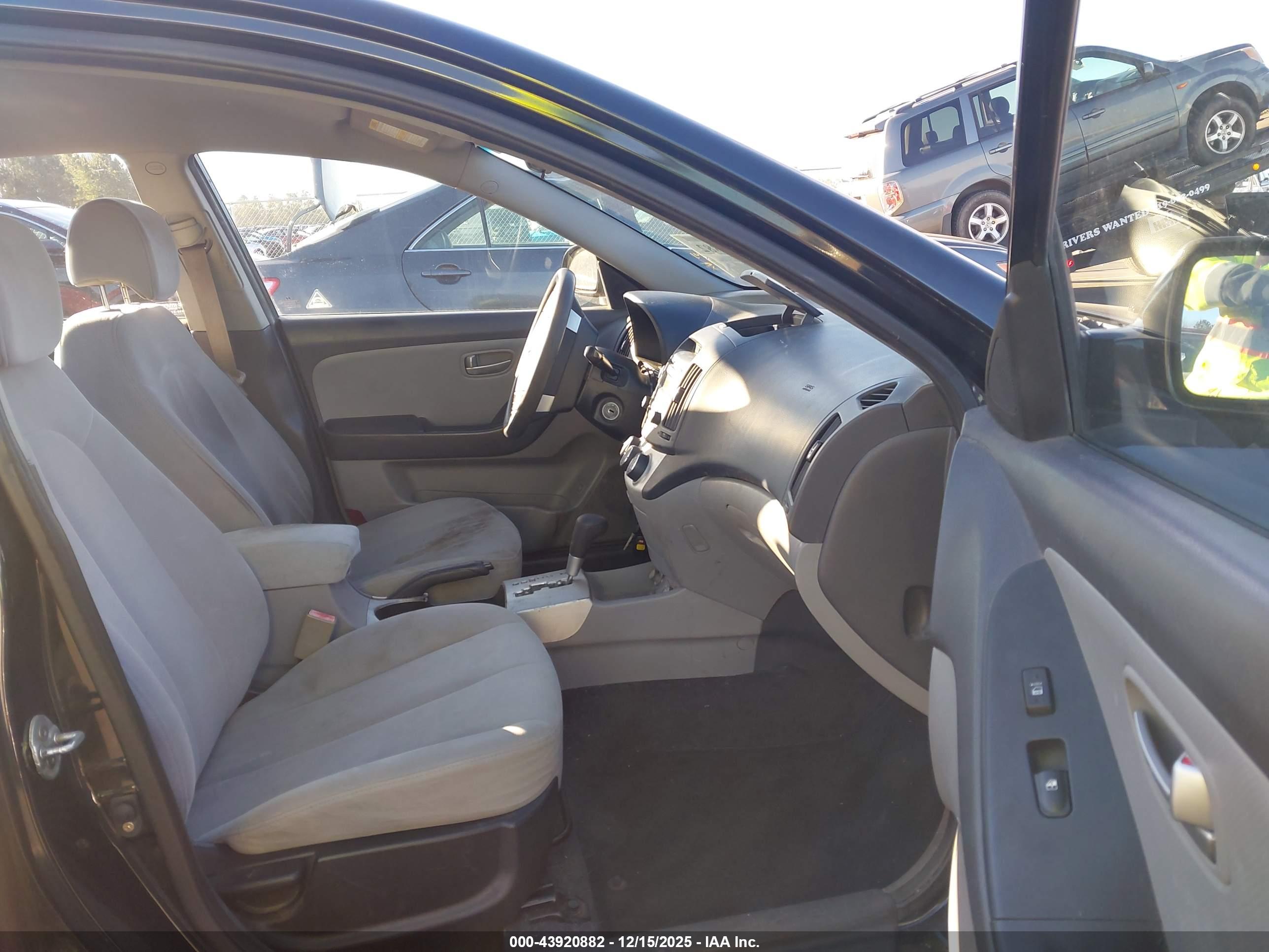 HYUNDAI ELANTRA image 5