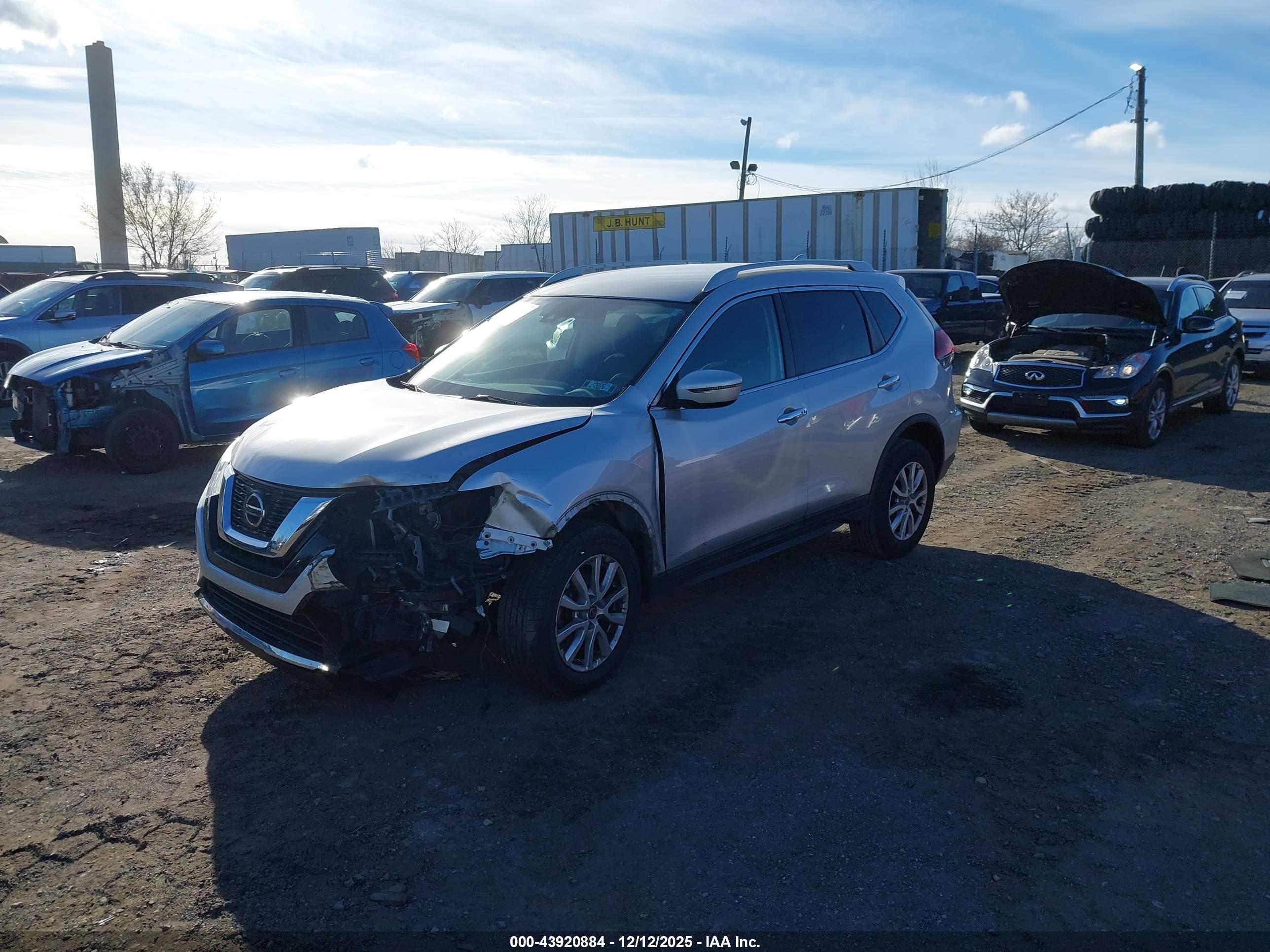 NISSAN ROGUE image 2
