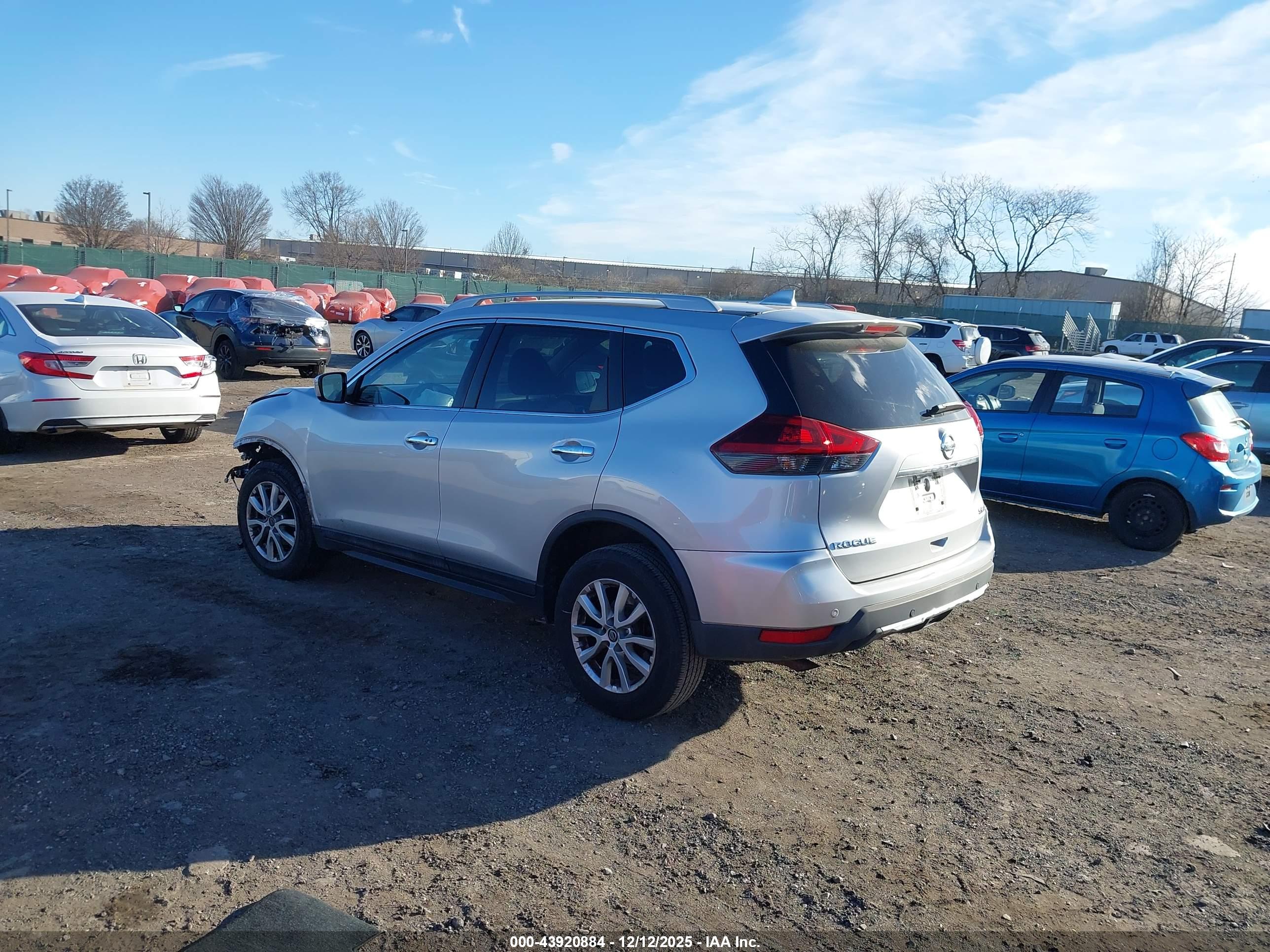 NISSAN ROGUE image 3