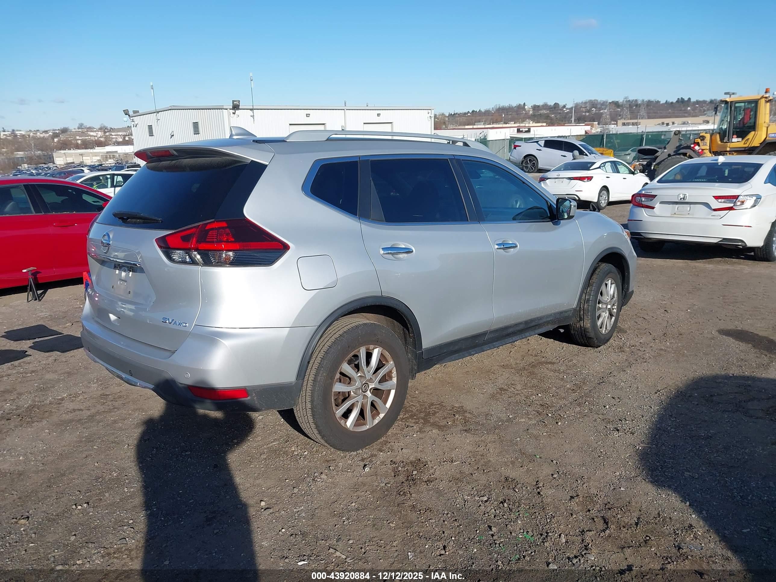 NISSAN ROGUE image 4