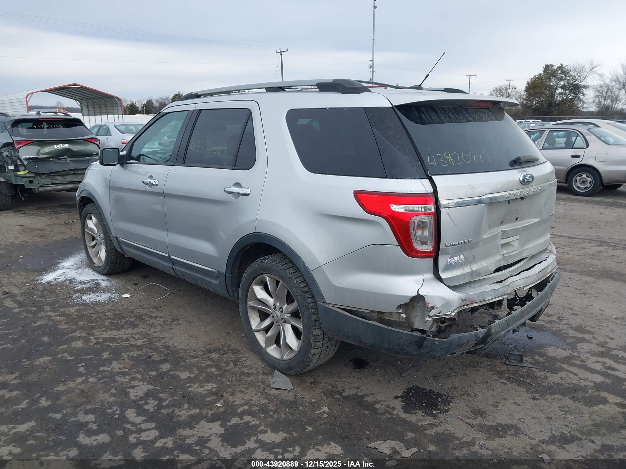 FORD EXPLORER image 3