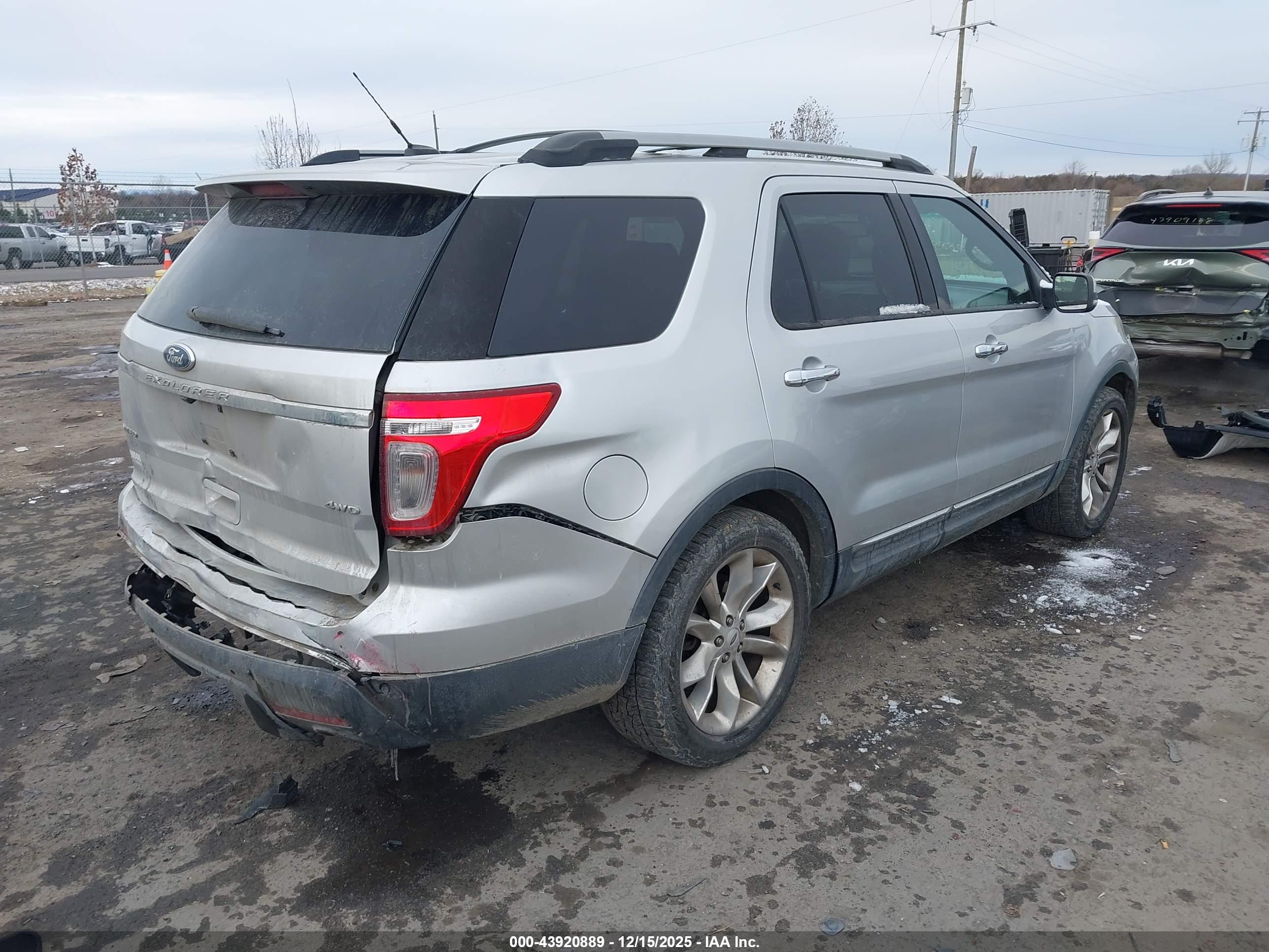 FORD EXPLORER image 4