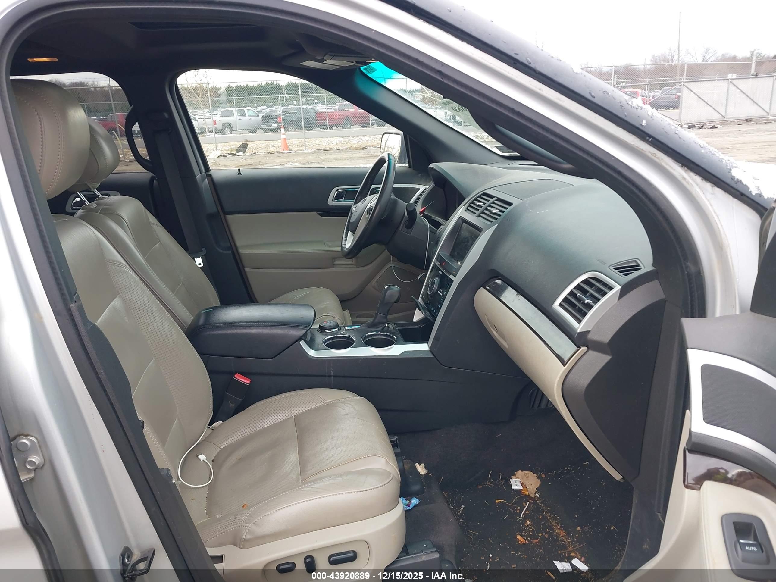 FORD EXPLORER image 5