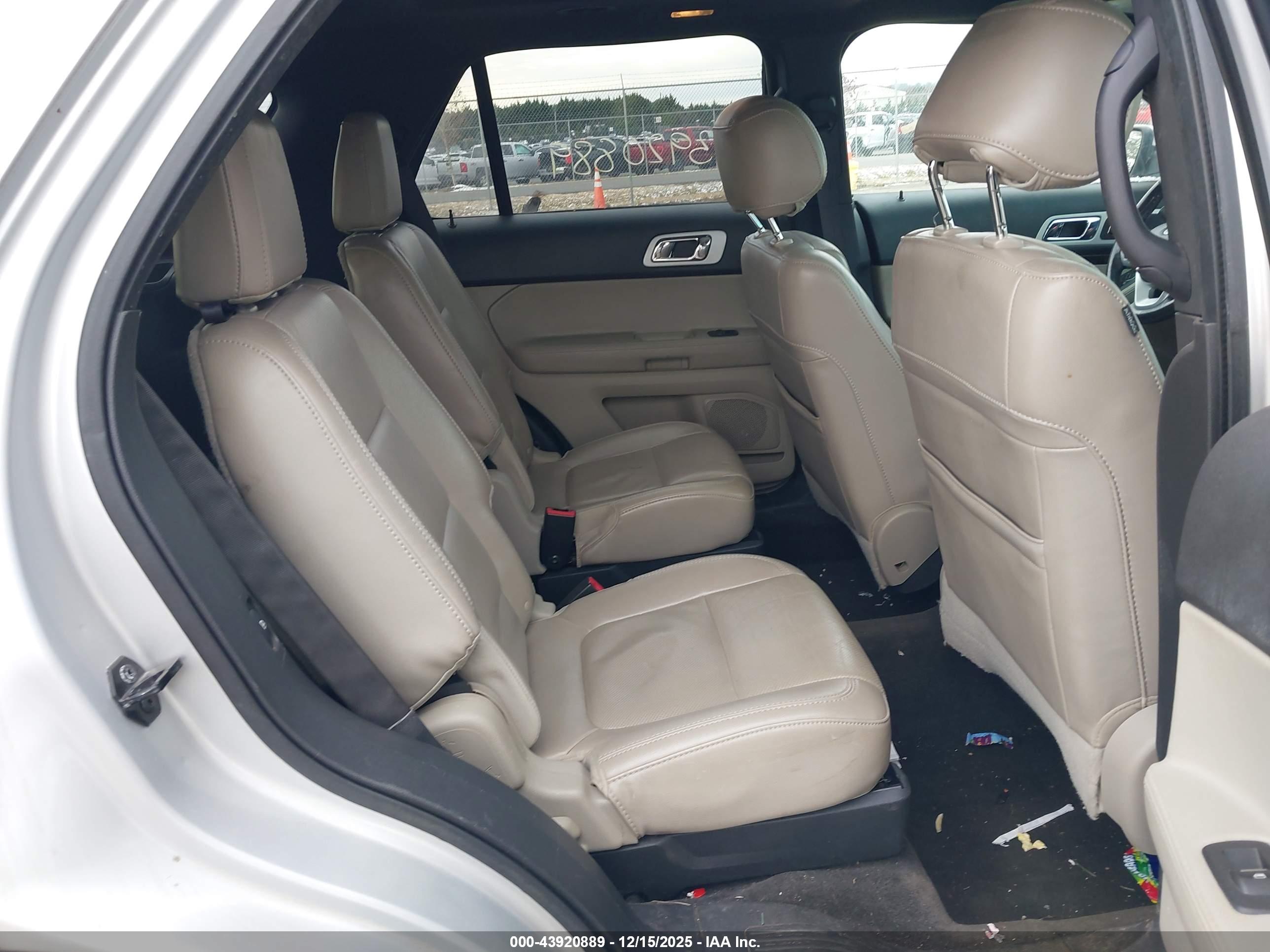 FORD EXPLORER image 8
