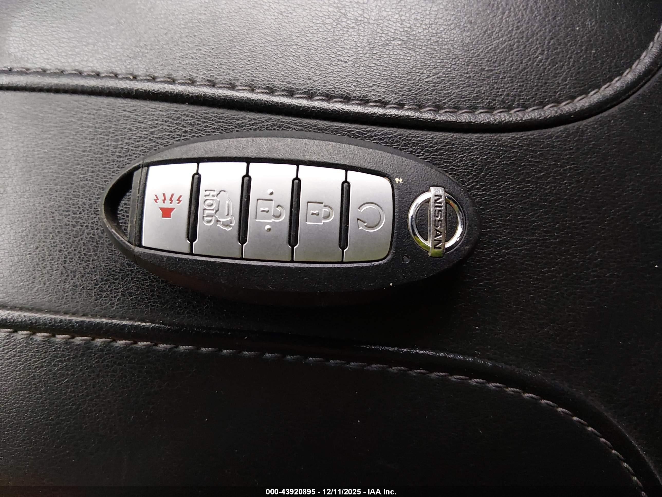 NISSAN ROGUE image 11