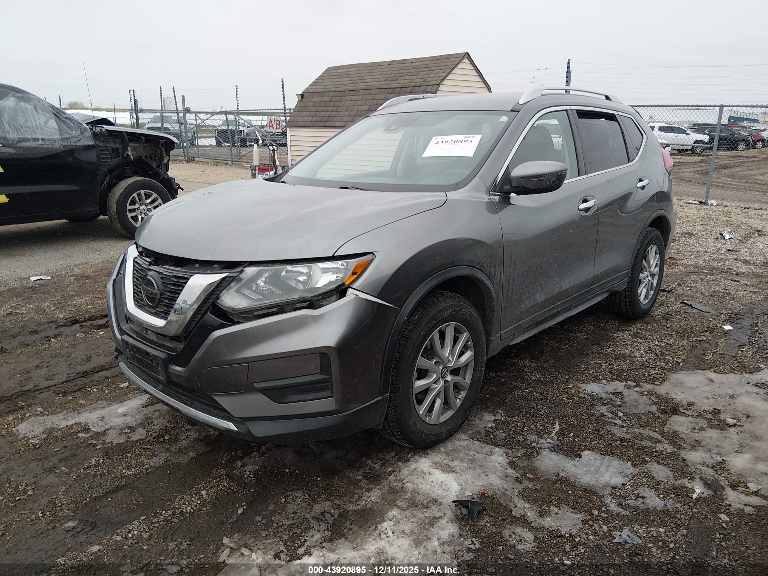 NISSAN ROGUE image 2