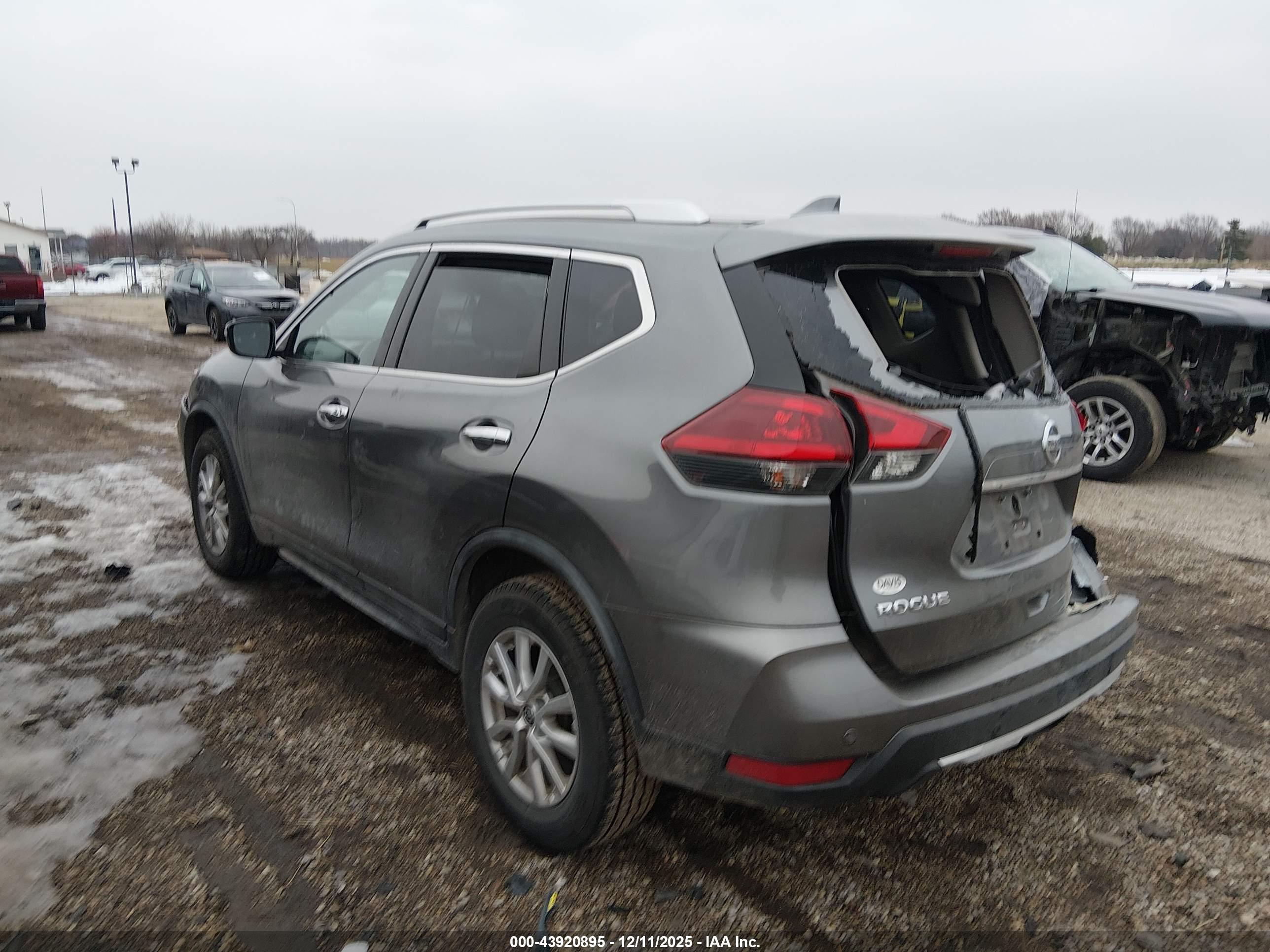 NISSAN ROGUE image 3