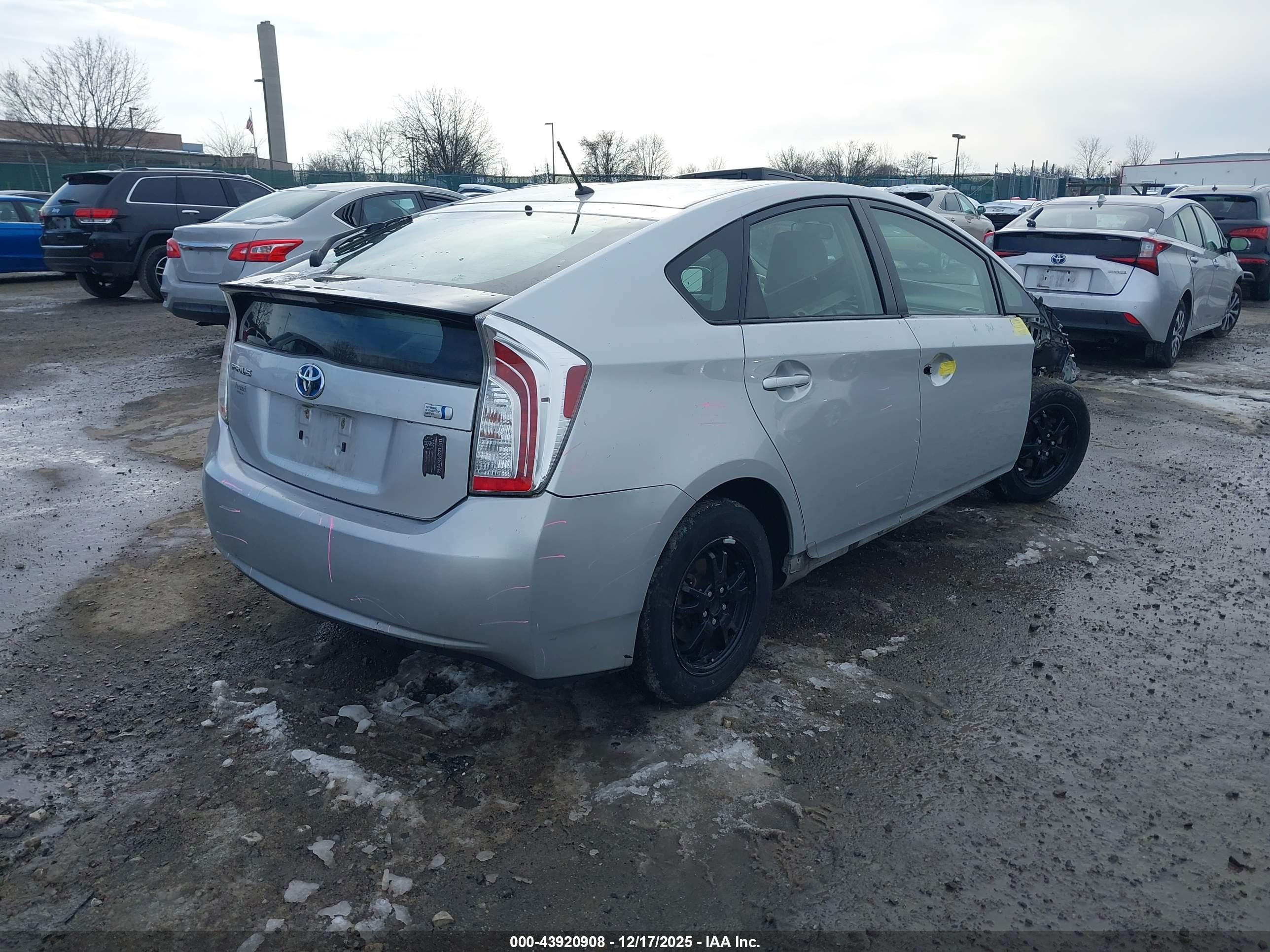 TOYOTA PRIUS image 4