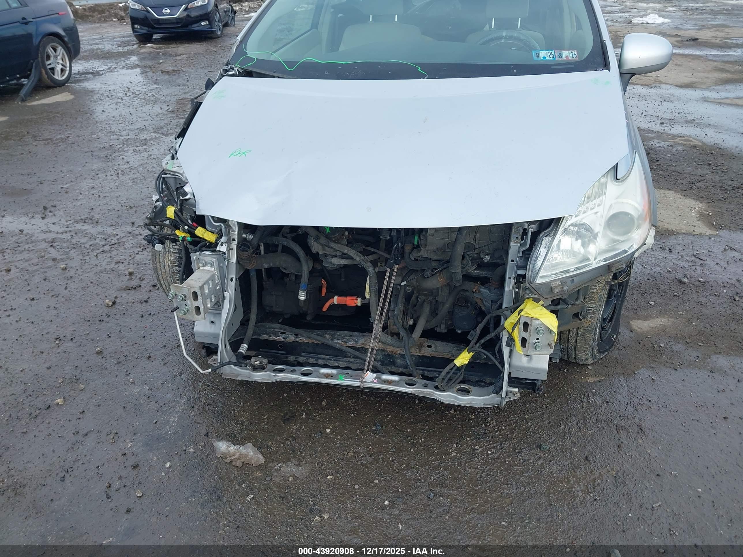 TOYOTA PRIUS image 6