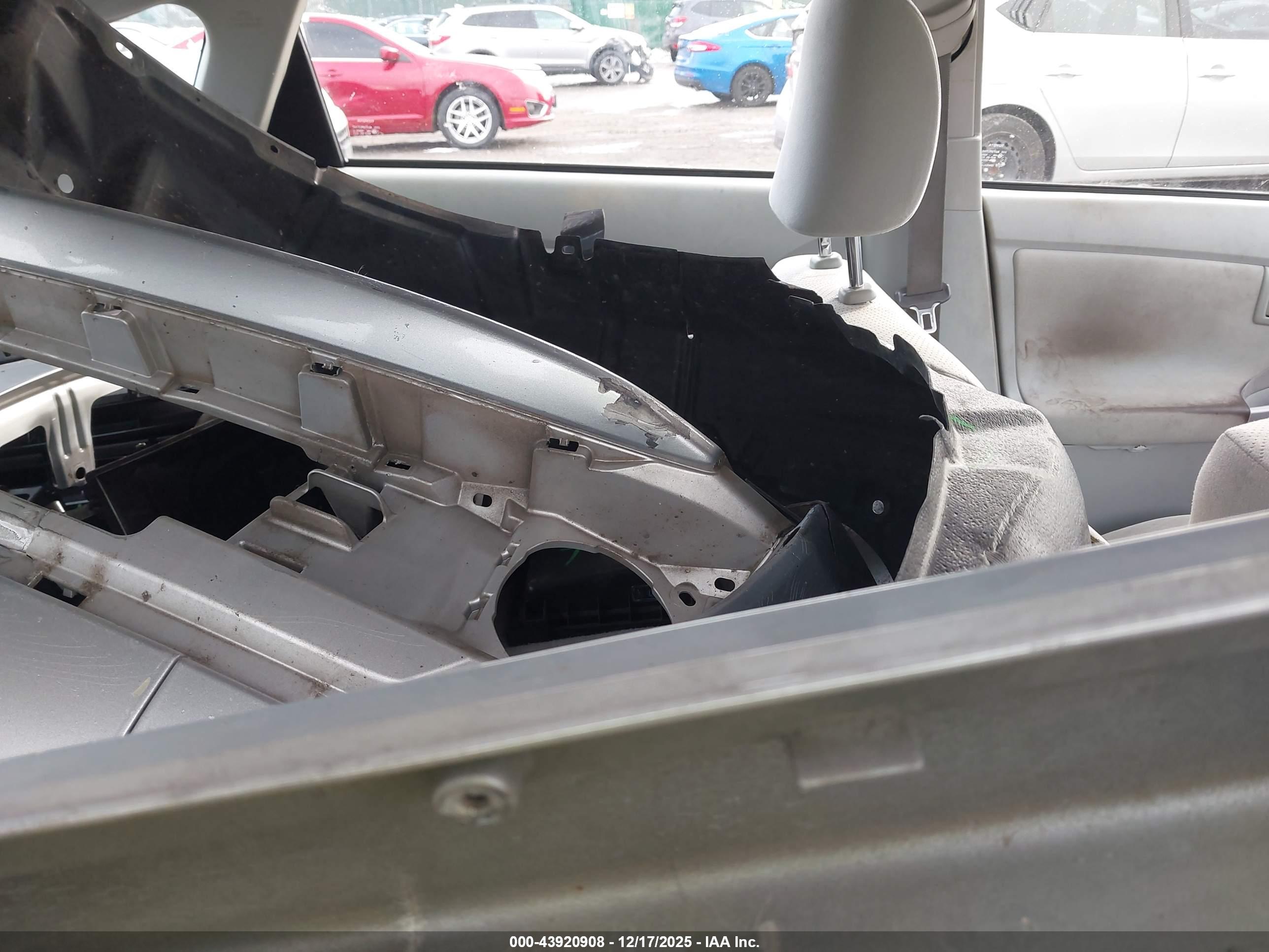 TOYOTA PRIUS image 8
