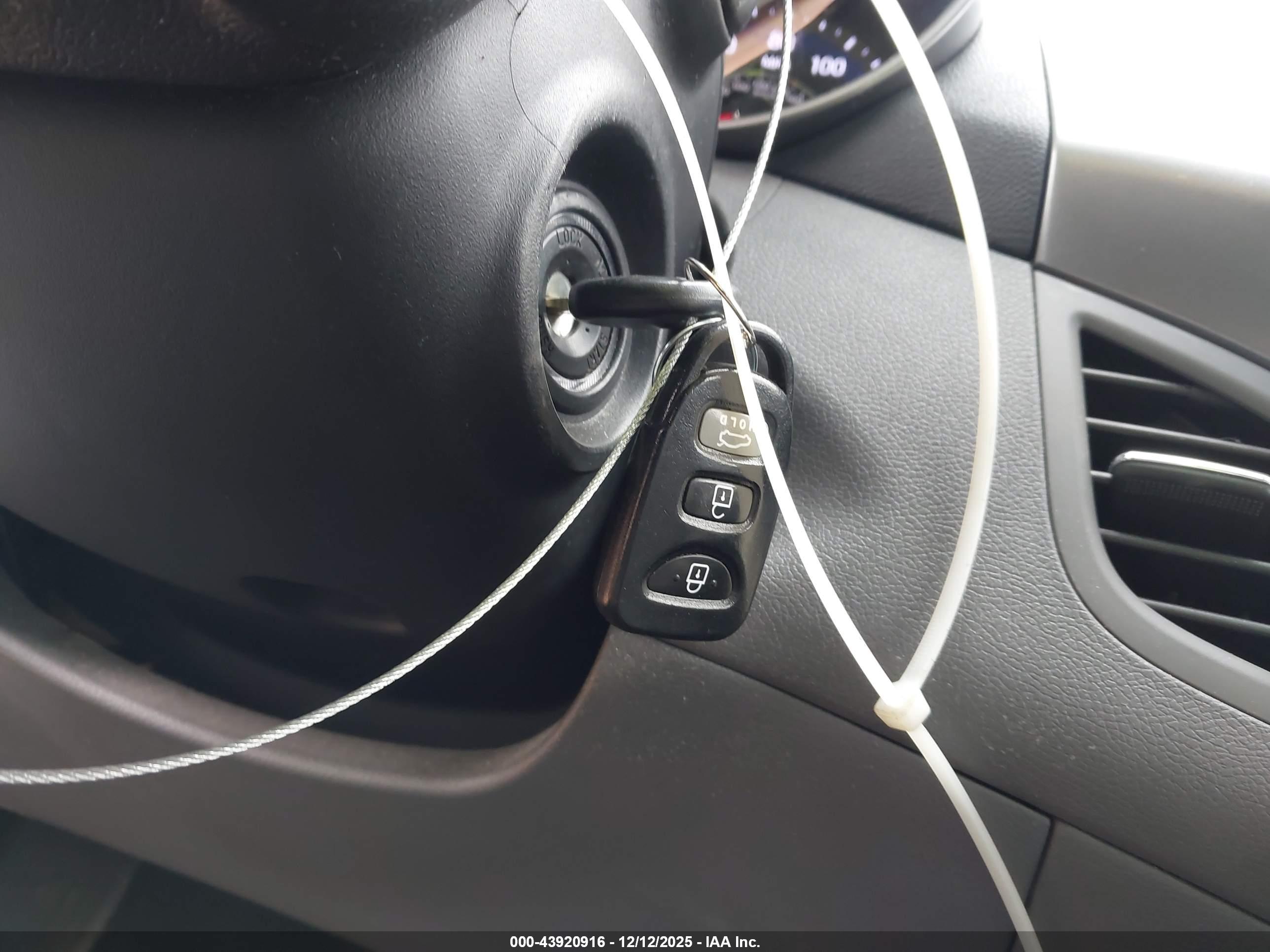 HYUNDAI ELANTRA image 11