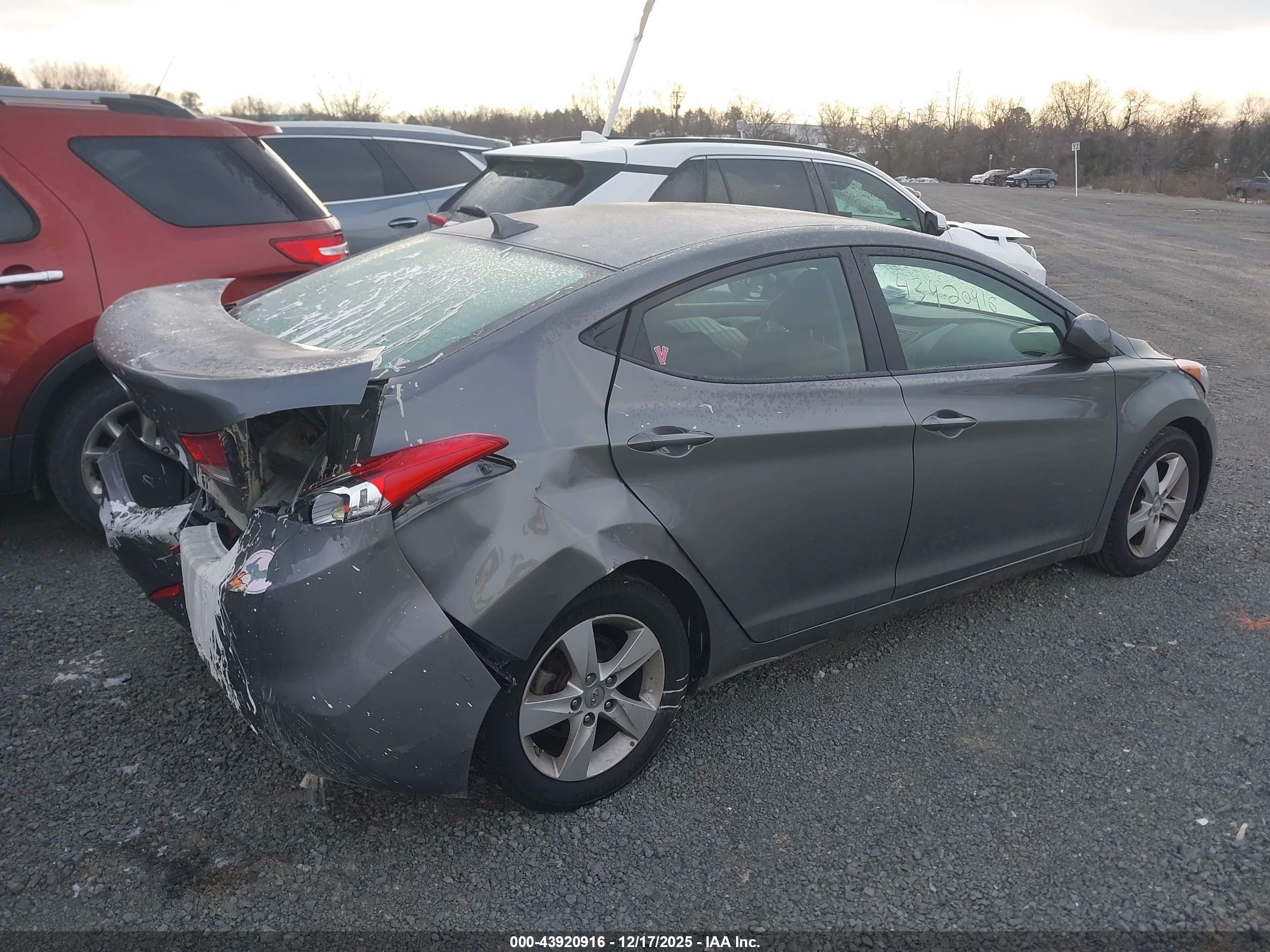HYUNDAI ELANTRA image 4