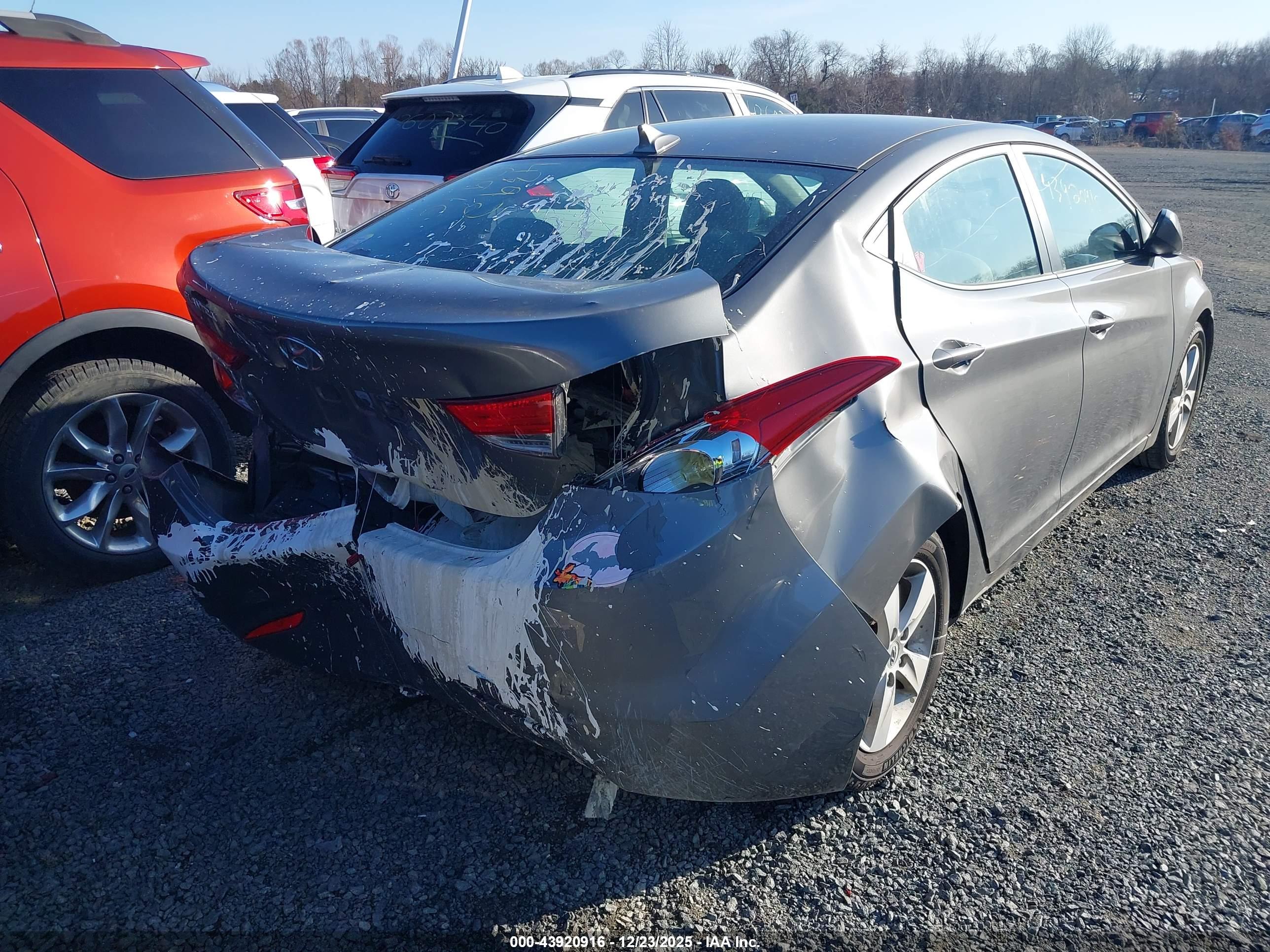 HYUNDAI ELANTRA image 6