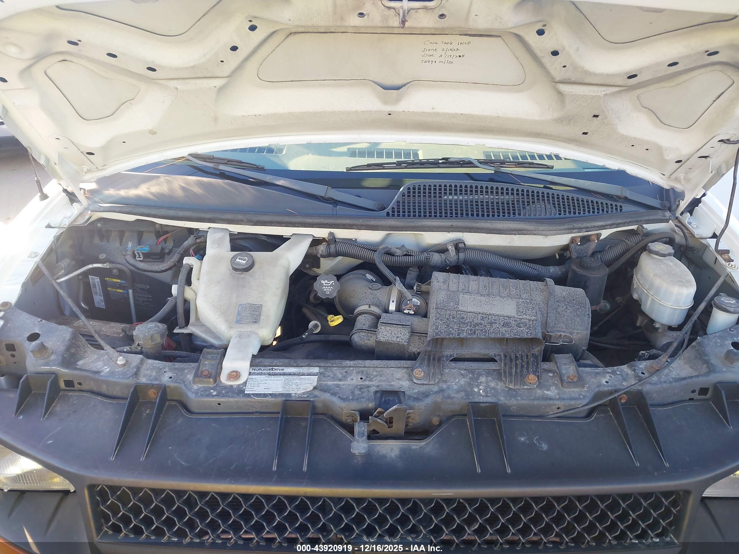 CHEVROLET EXPRESS image 10