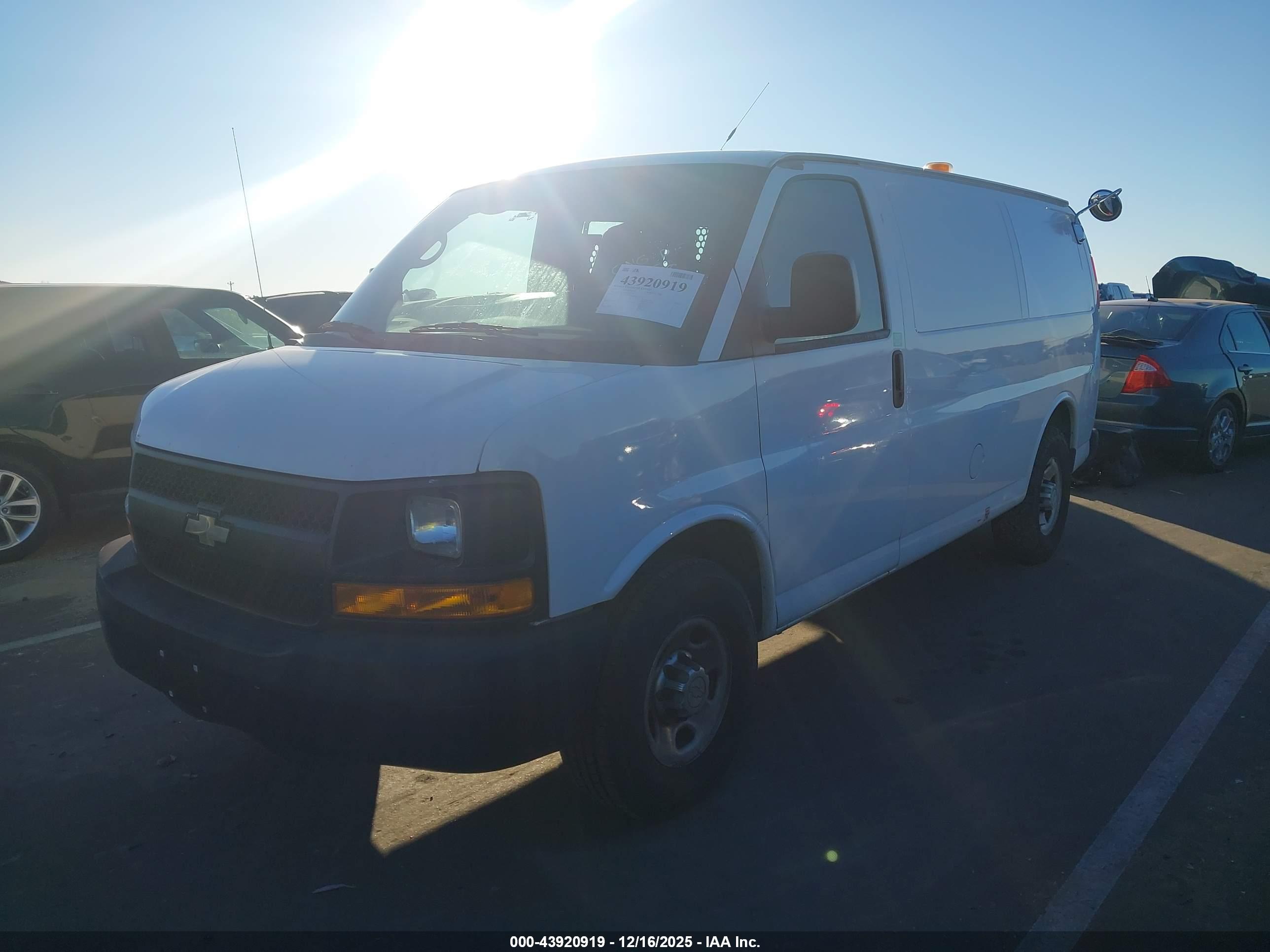 CHEVROLET EXPRESS image 2