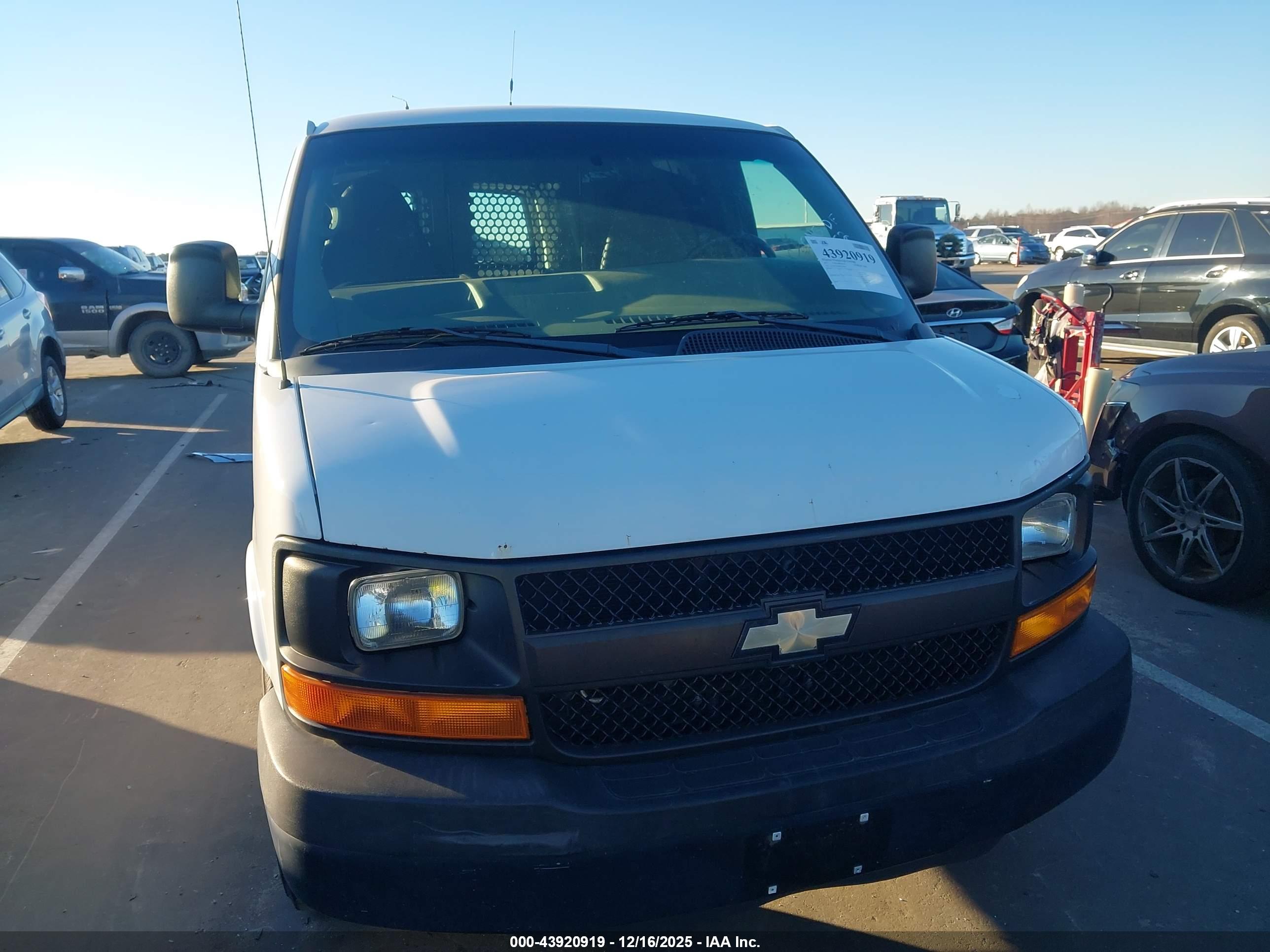 CHEVROLET EXPRESS image 6