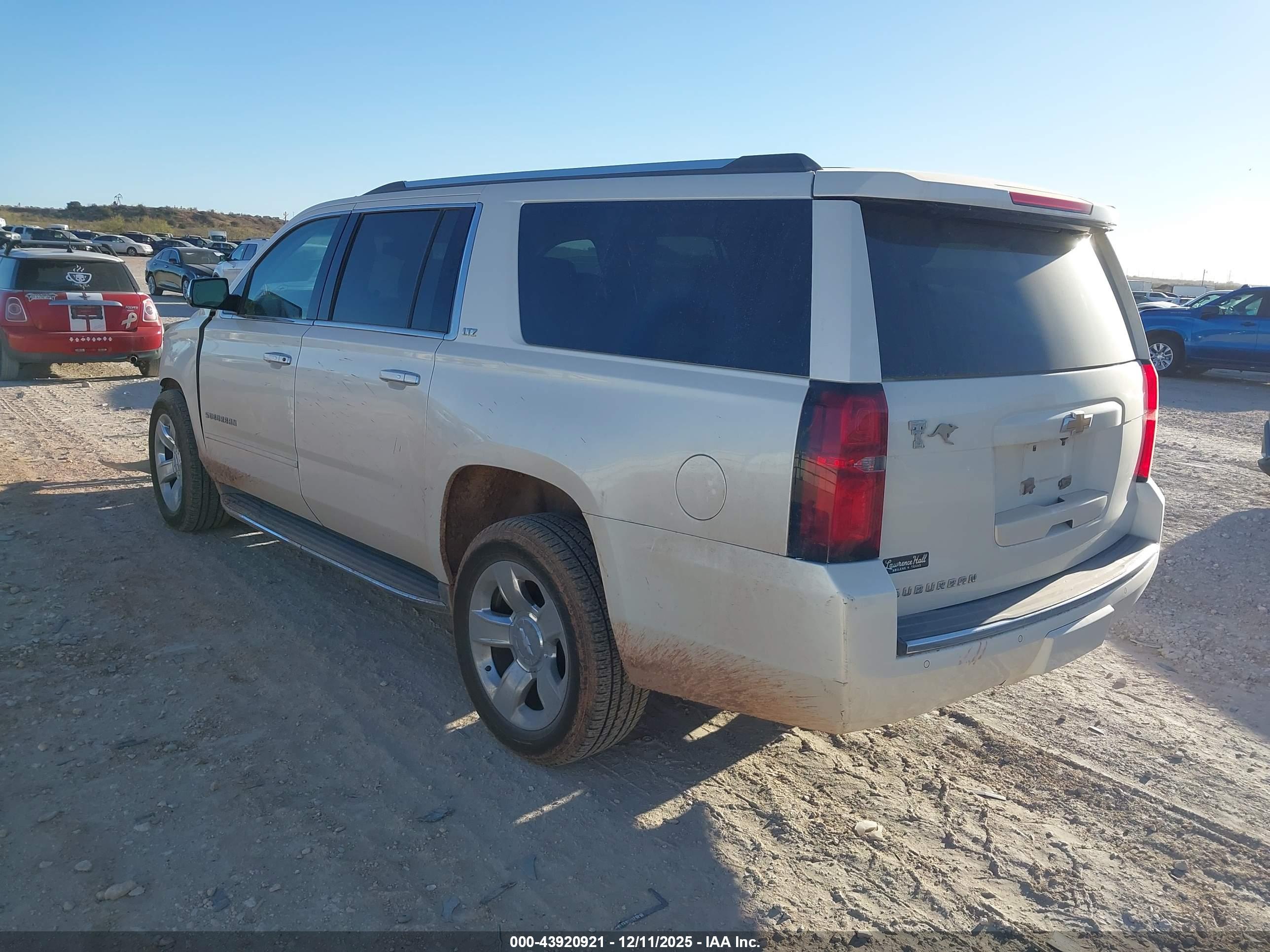 CHEVROLET SUBURBAN image 3