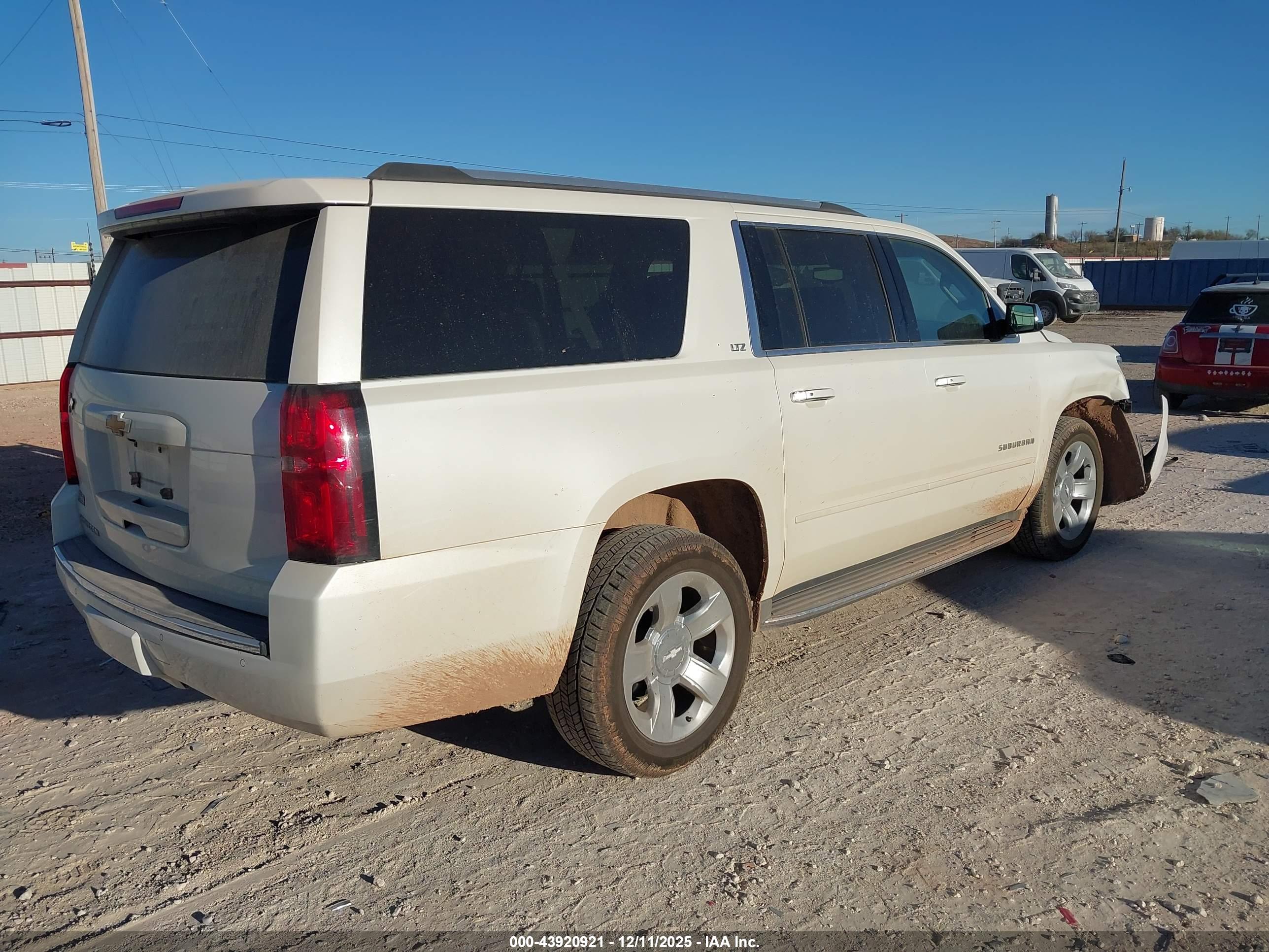 CHEVROLET SUBURBAN image 4