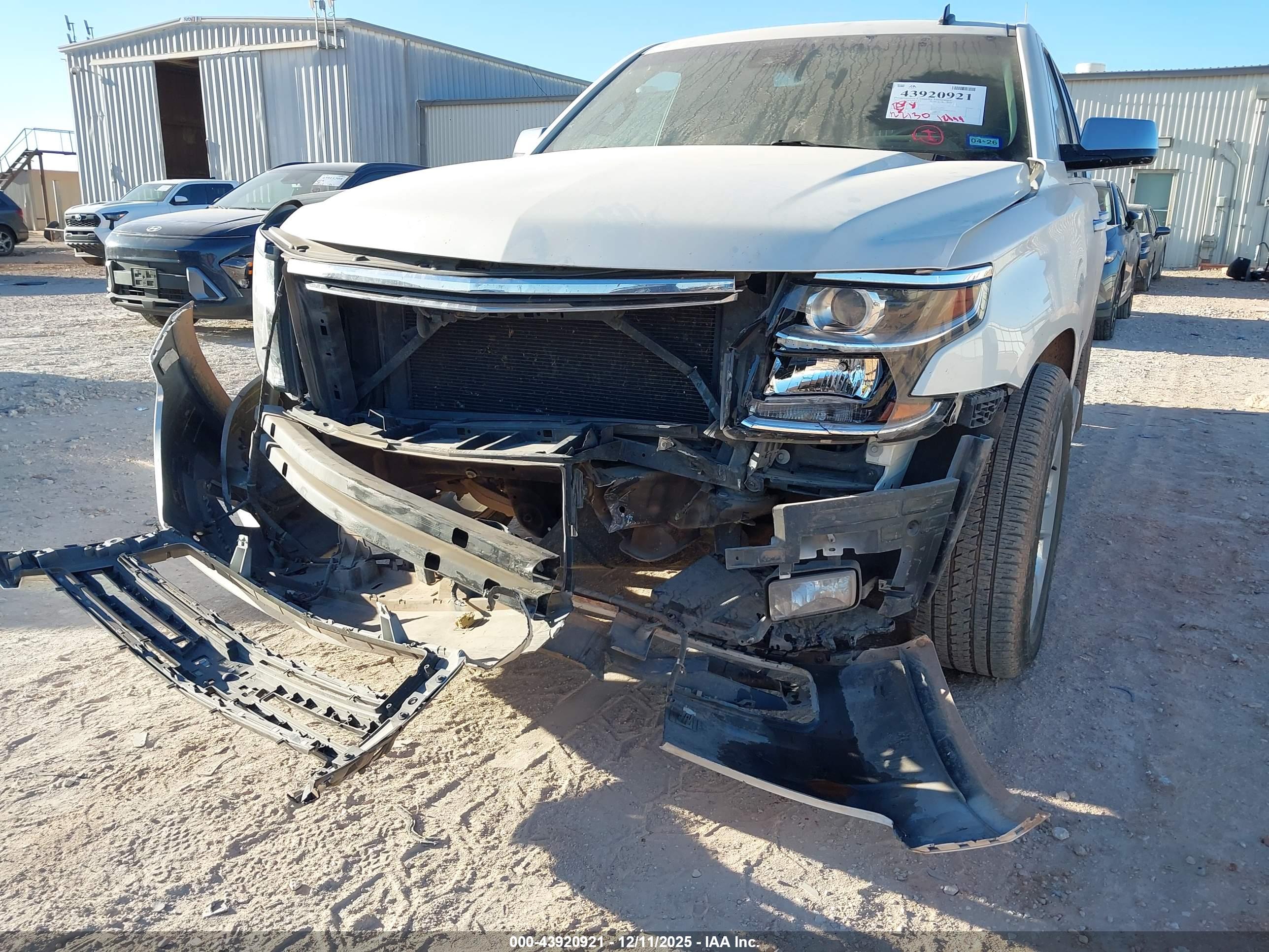 CHEVROLET SUBURBAN image 6