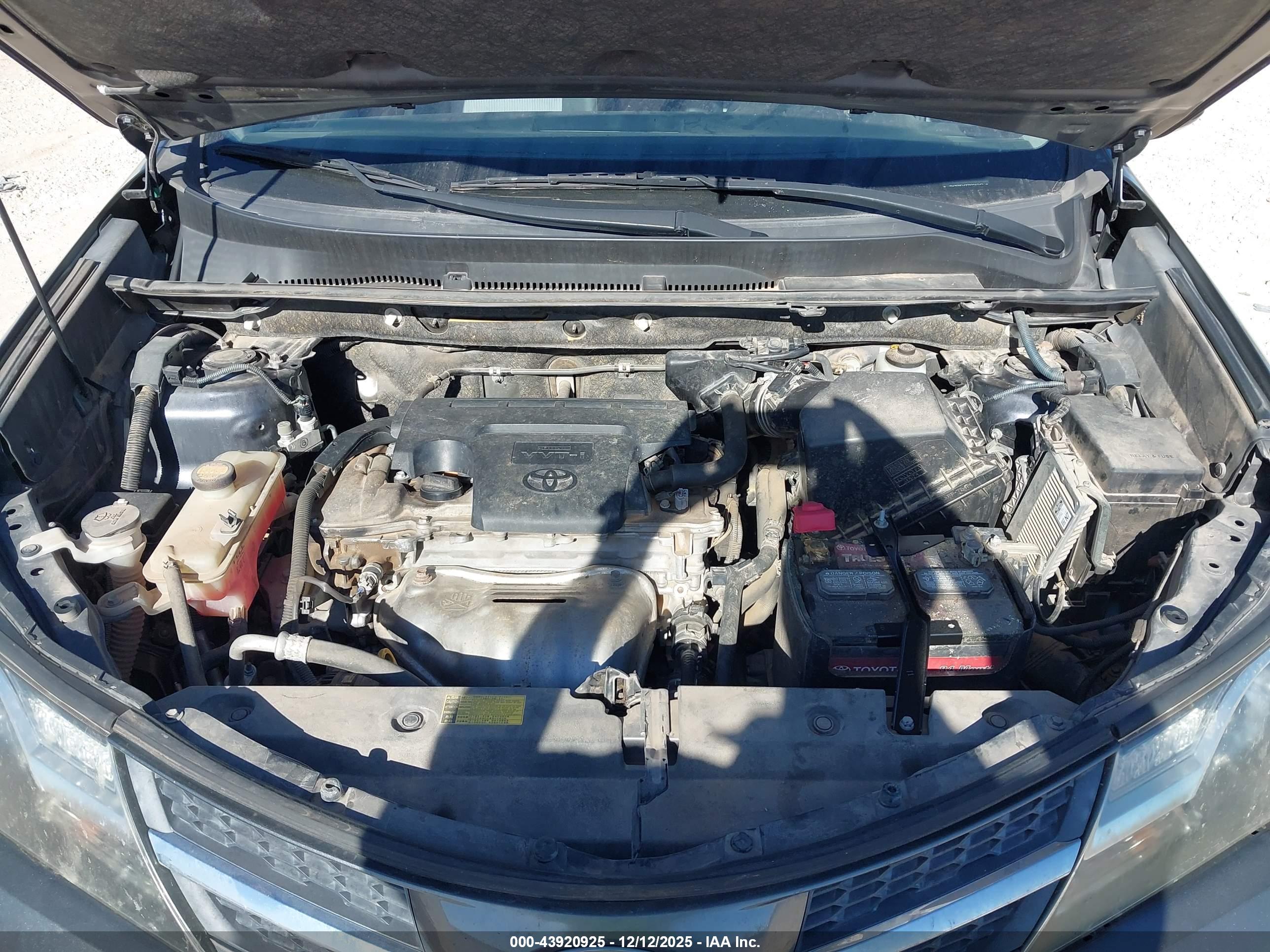 TOYOTA RAV4 image 10