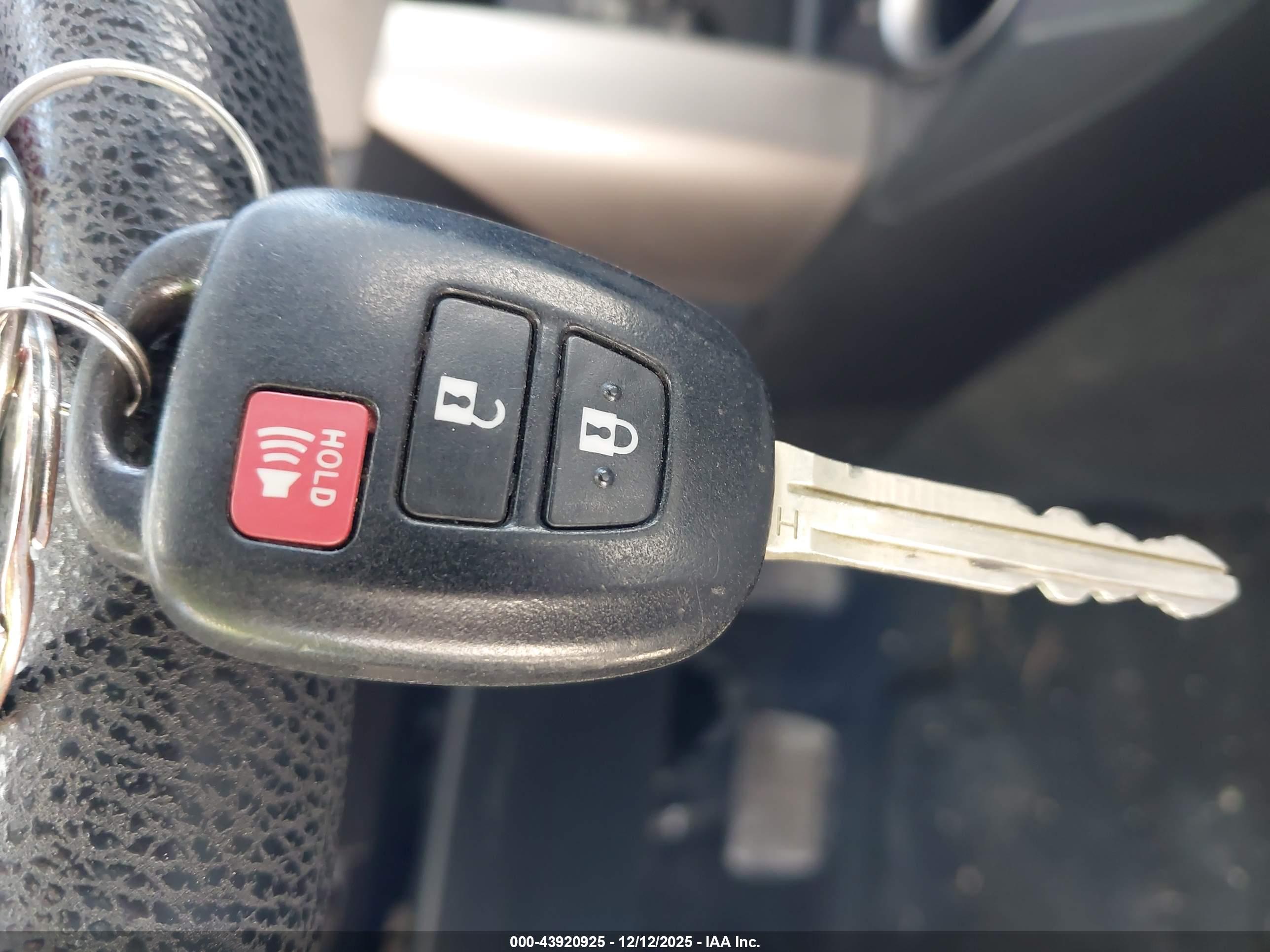 TOYOTA RAV4 image 11