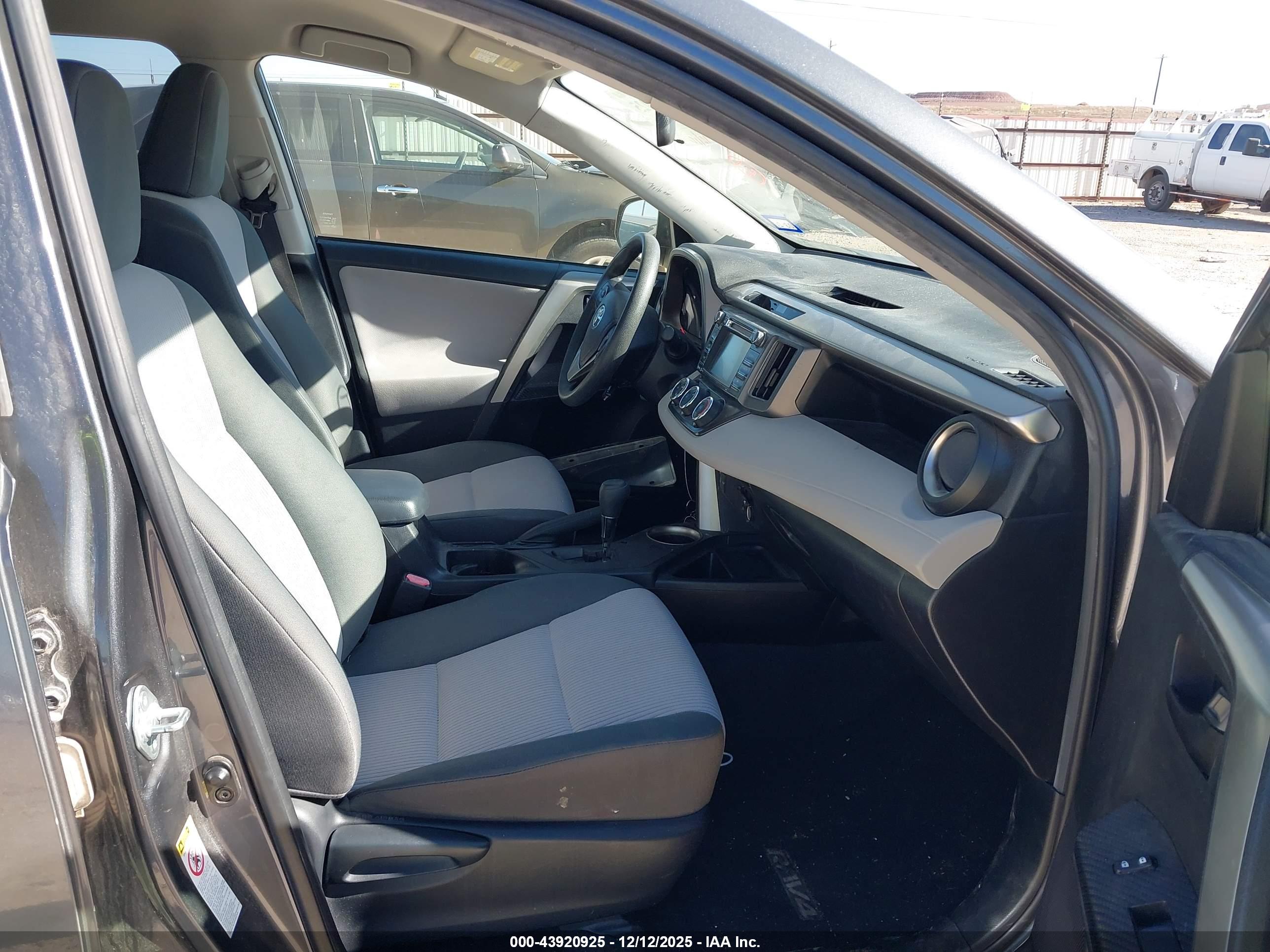 TOYOTA RAV4 image 5