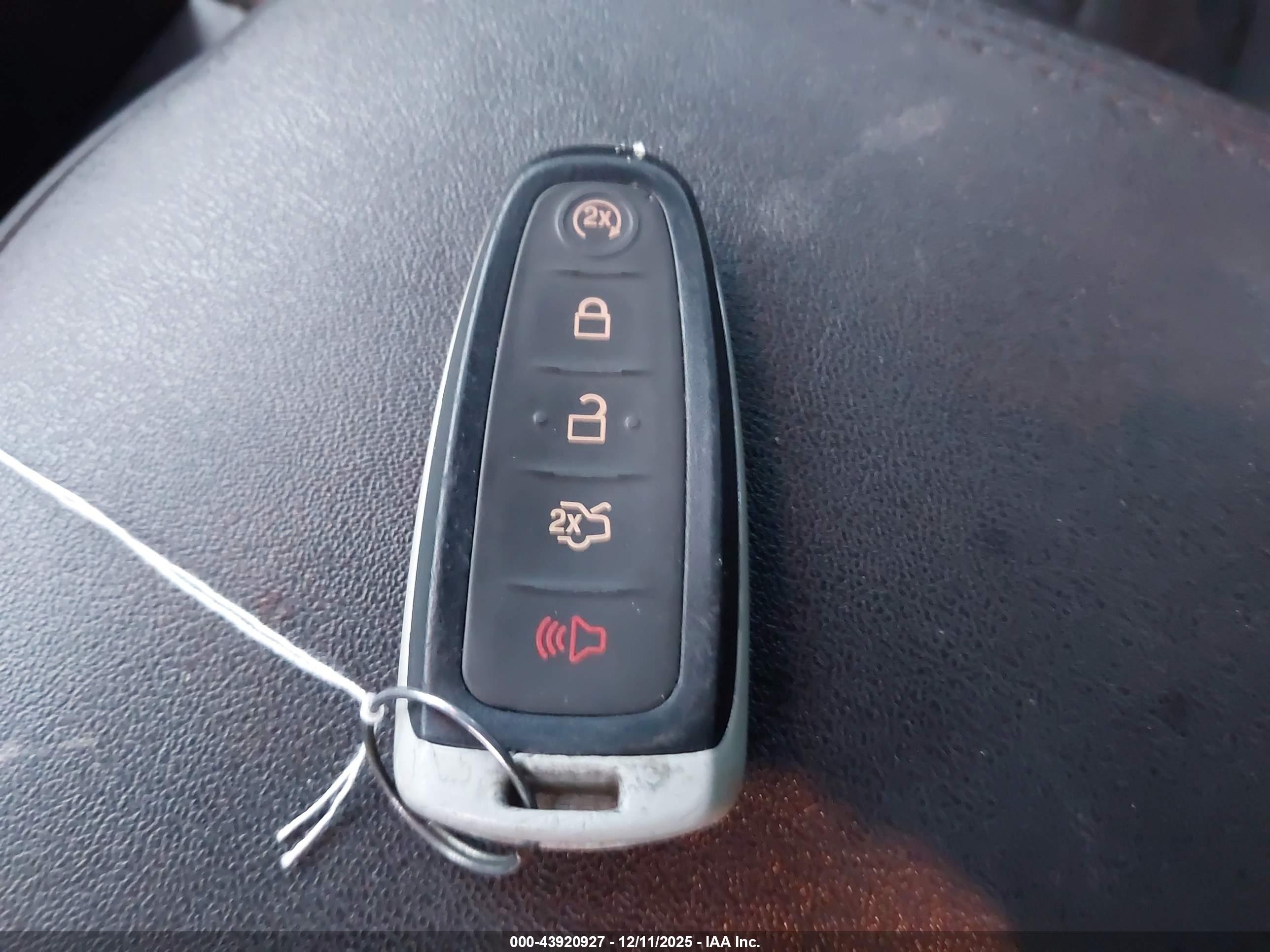 FORD TAURUS image 11