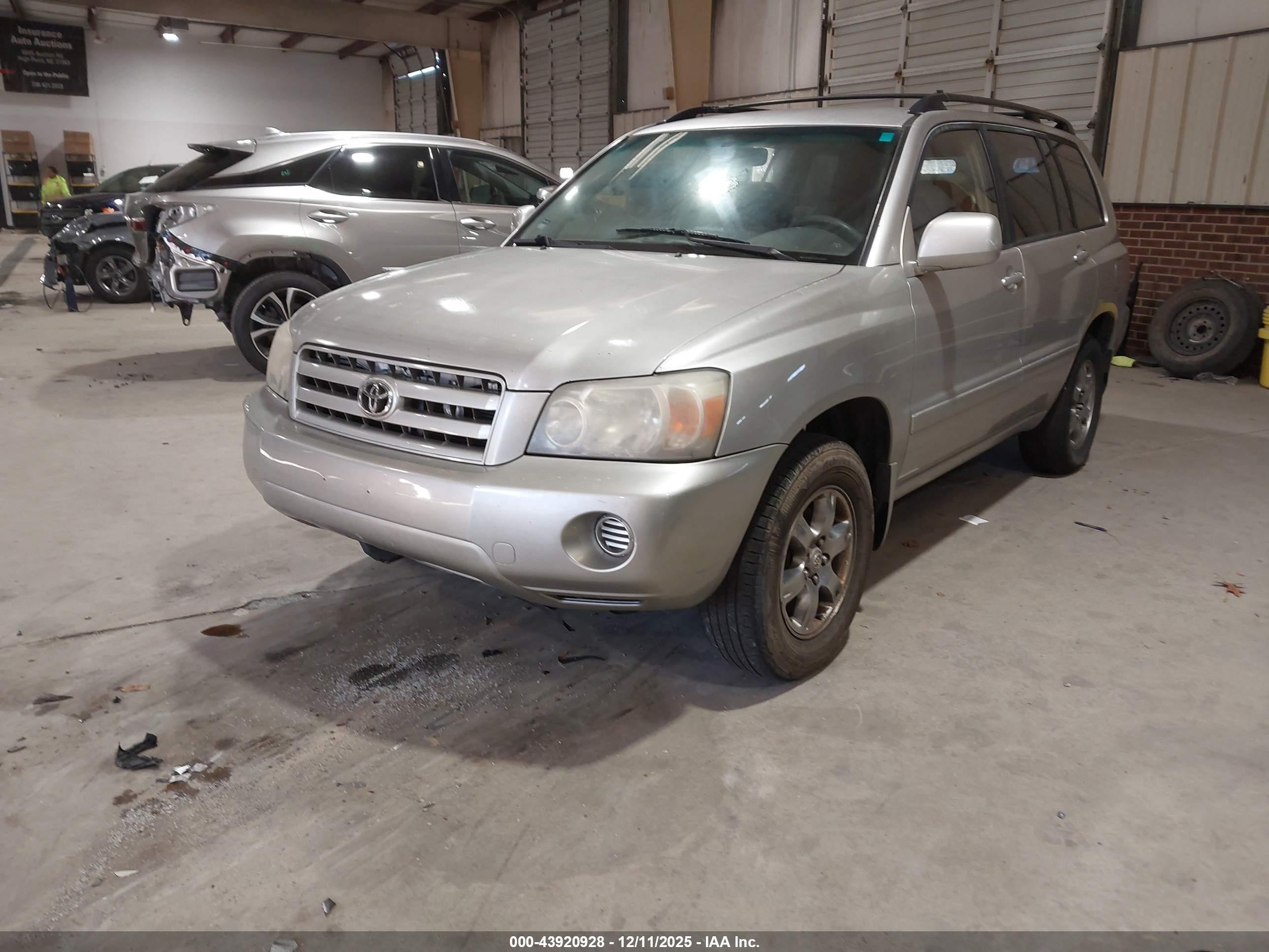 TOYOTA HIGHLANDER image 2