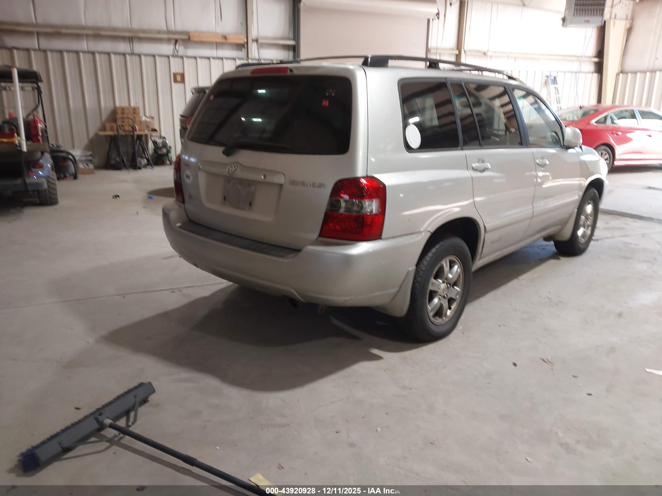 TOYOTA HIGHLANDER image 4
