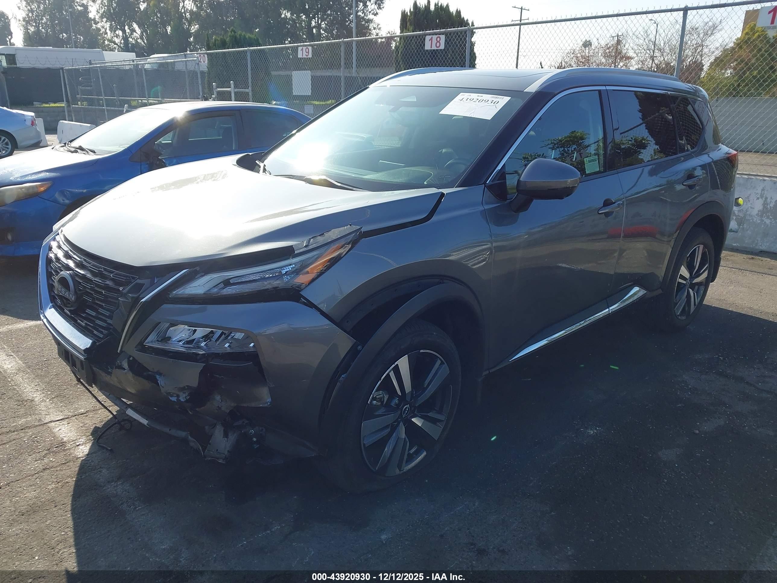 NISSAN ROGUE image 2