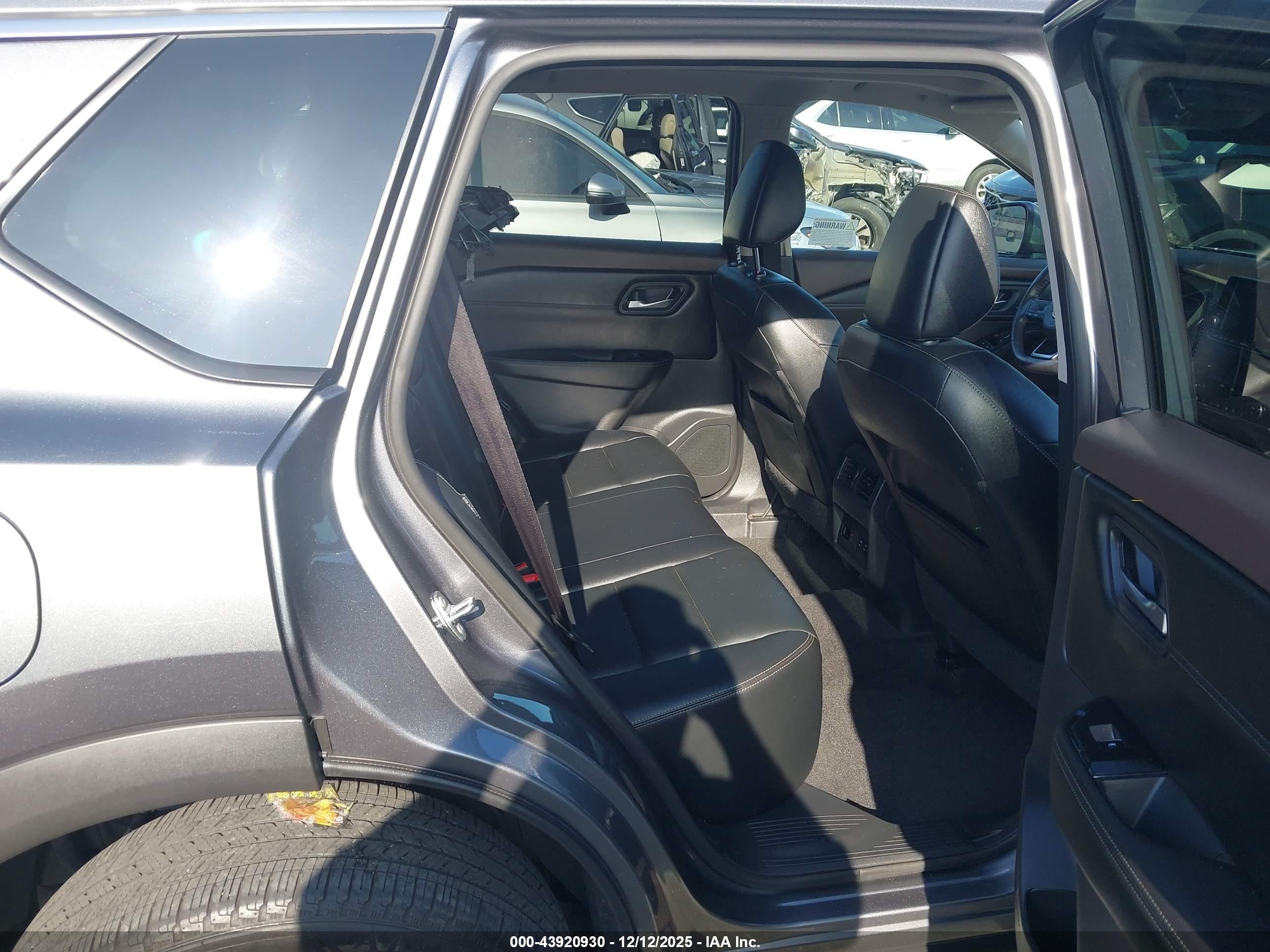 NISSAN ROGUE image 8