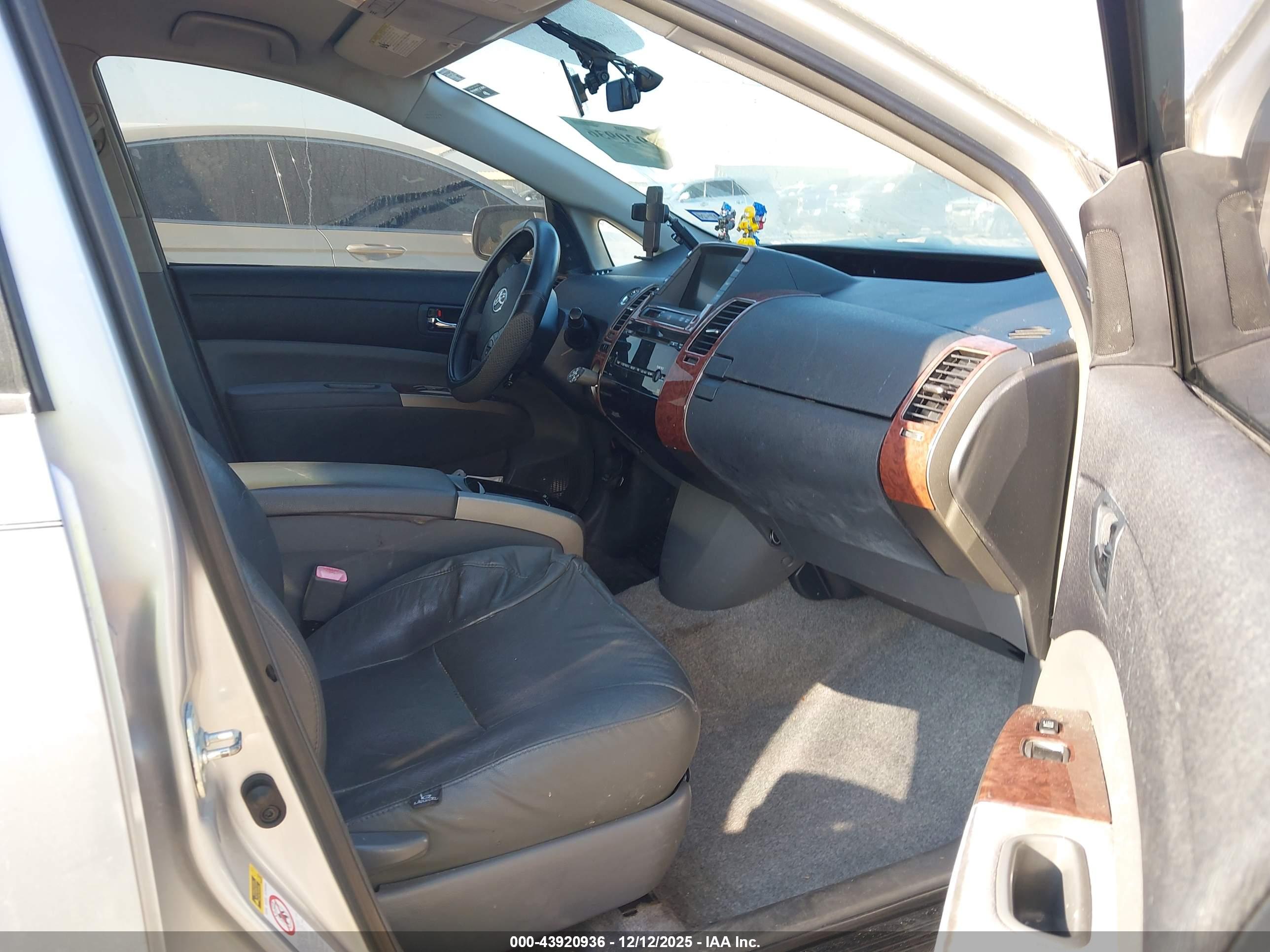 TOYOTA PRIUS image 5