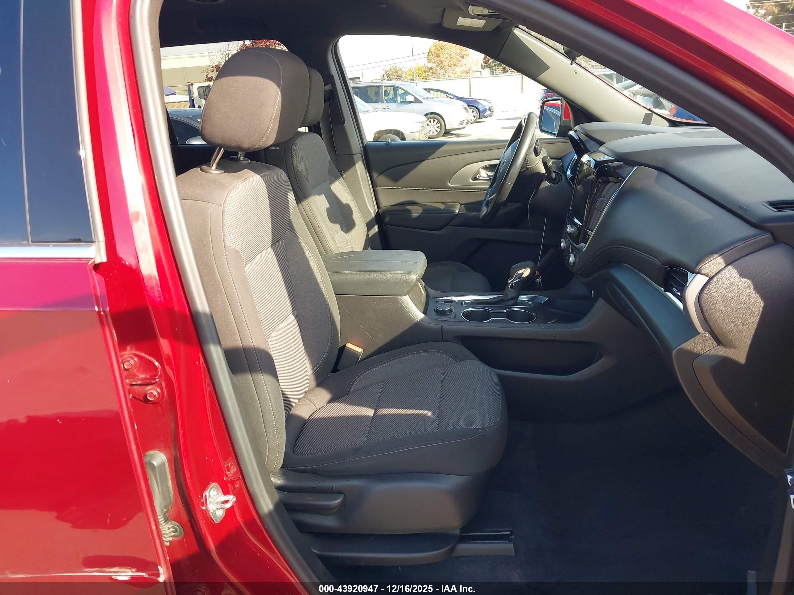 CHEVROLET TRAVERSE image 5