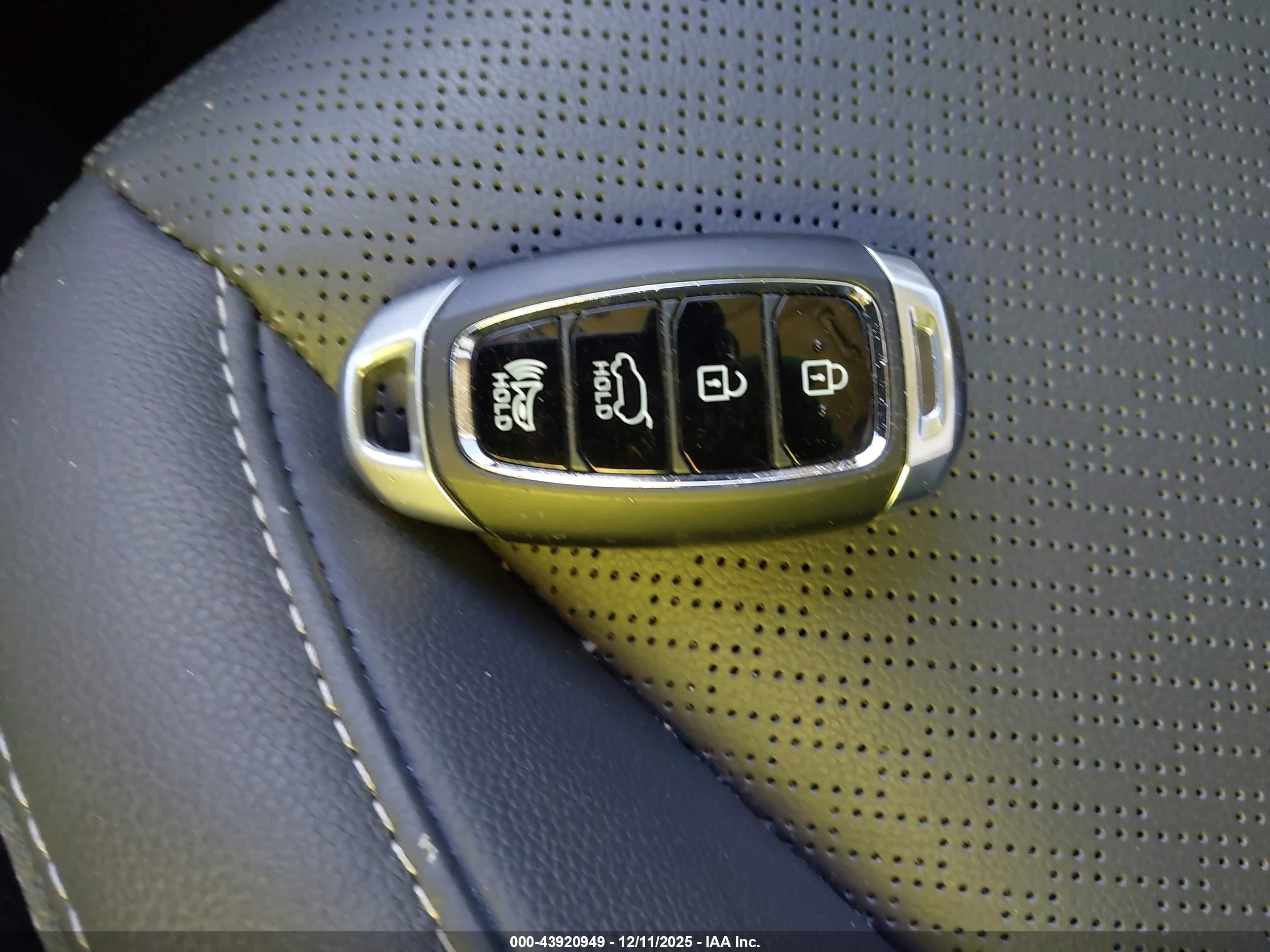 HYUNDAI KONA image 11
