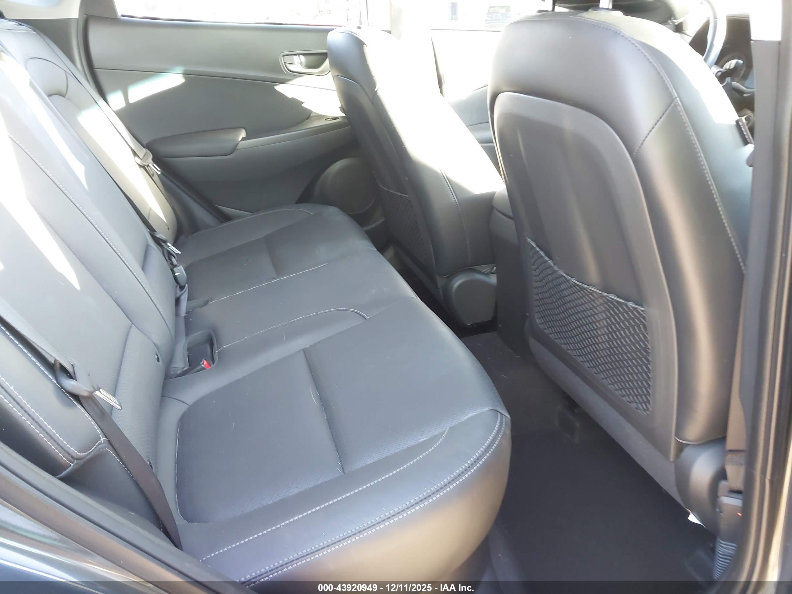 HYUNDAI KONA image 8