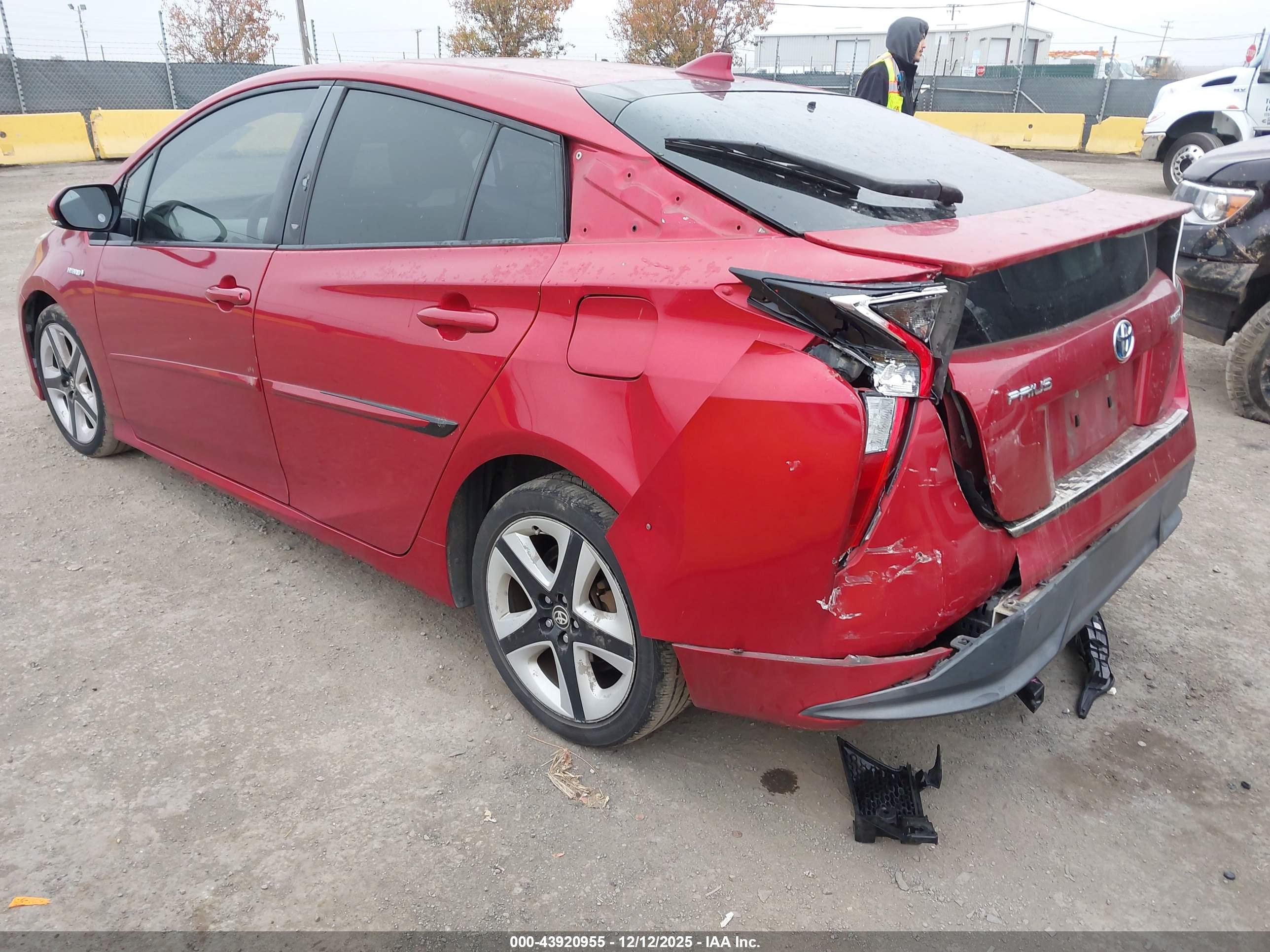 TOYOTA PRIUS image 3