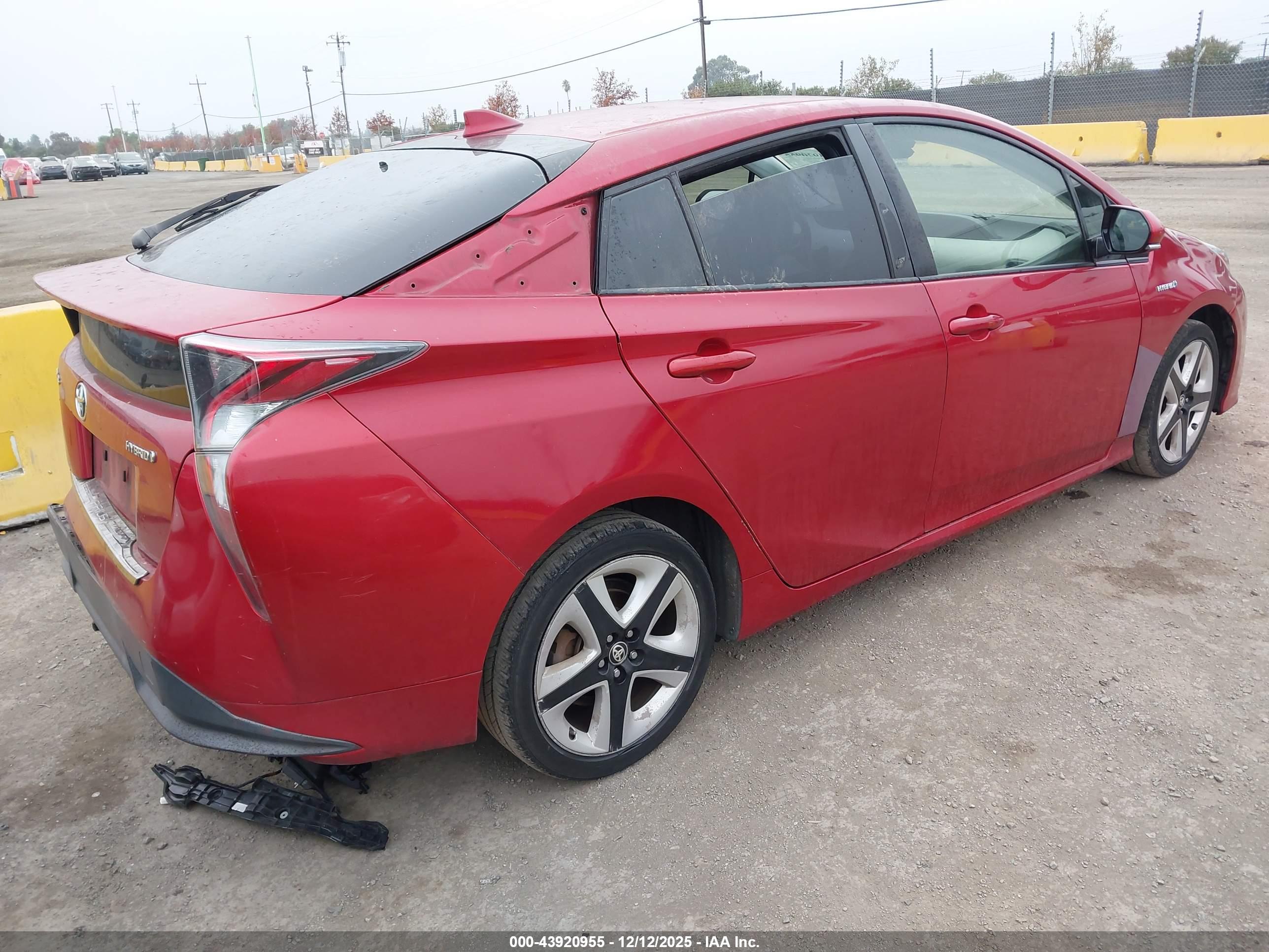TOYOTA PRIUS image 4