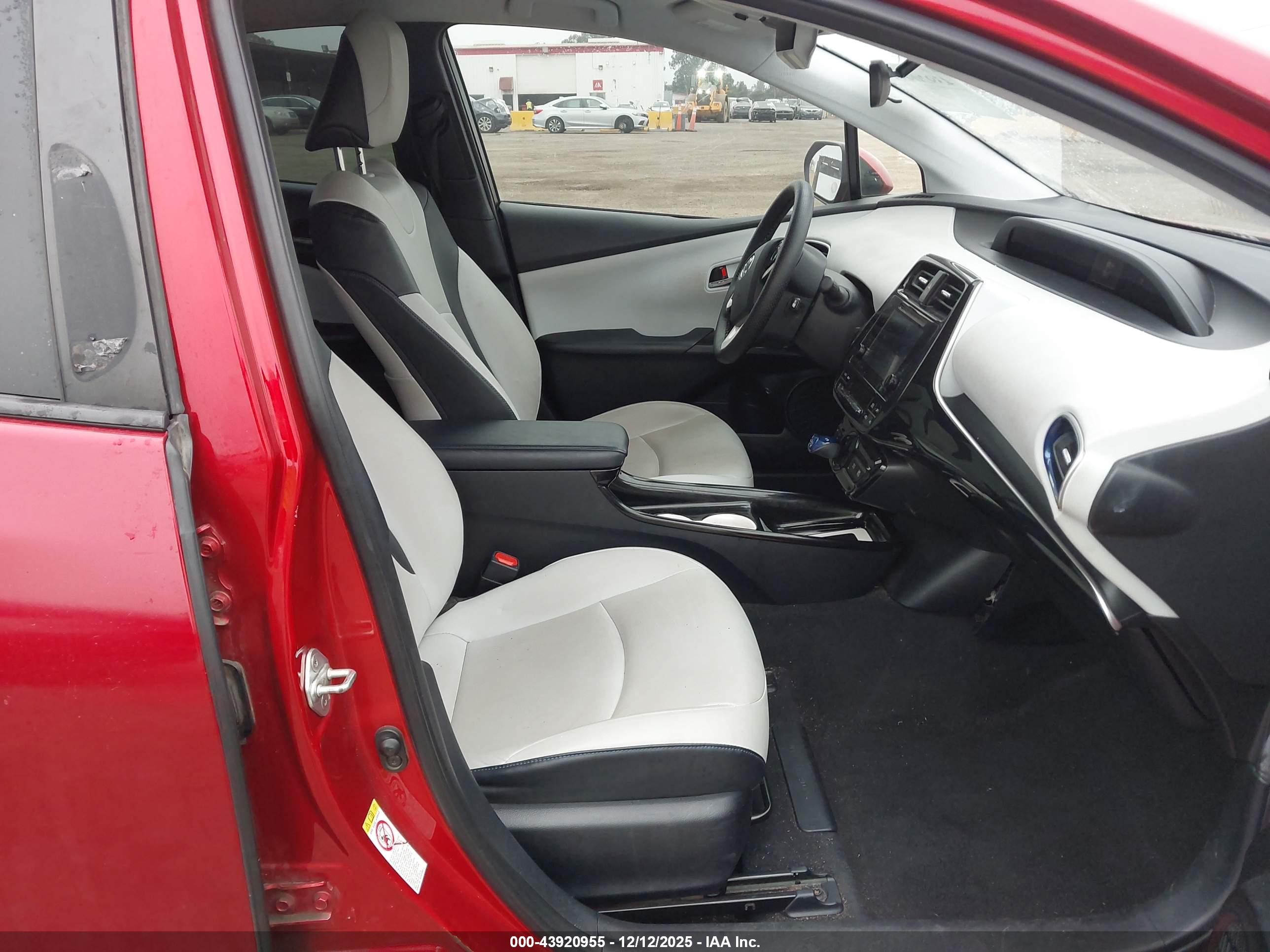 TOYOTA PRIUS image 5