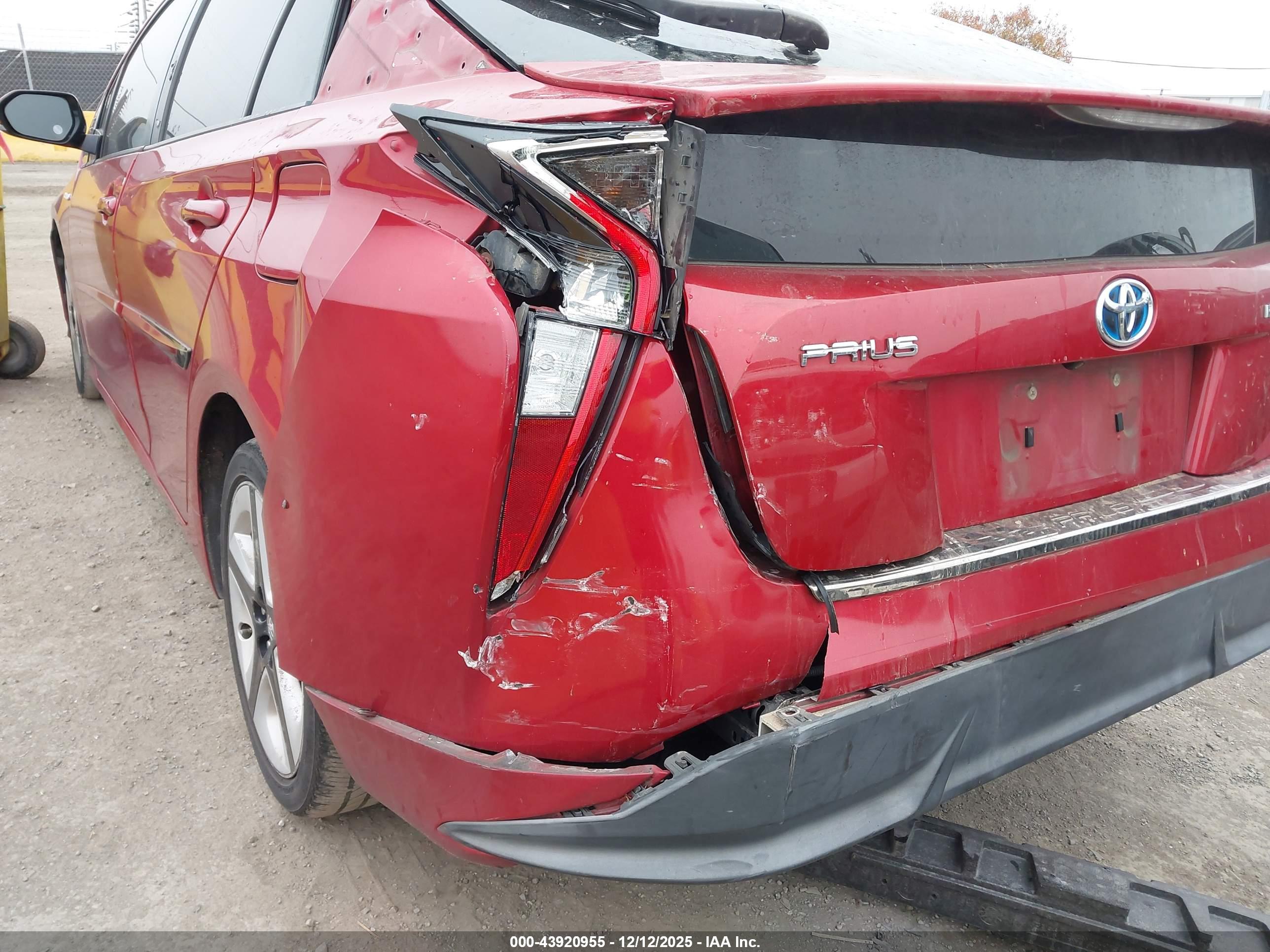 TOYOTA PRIUS image 6