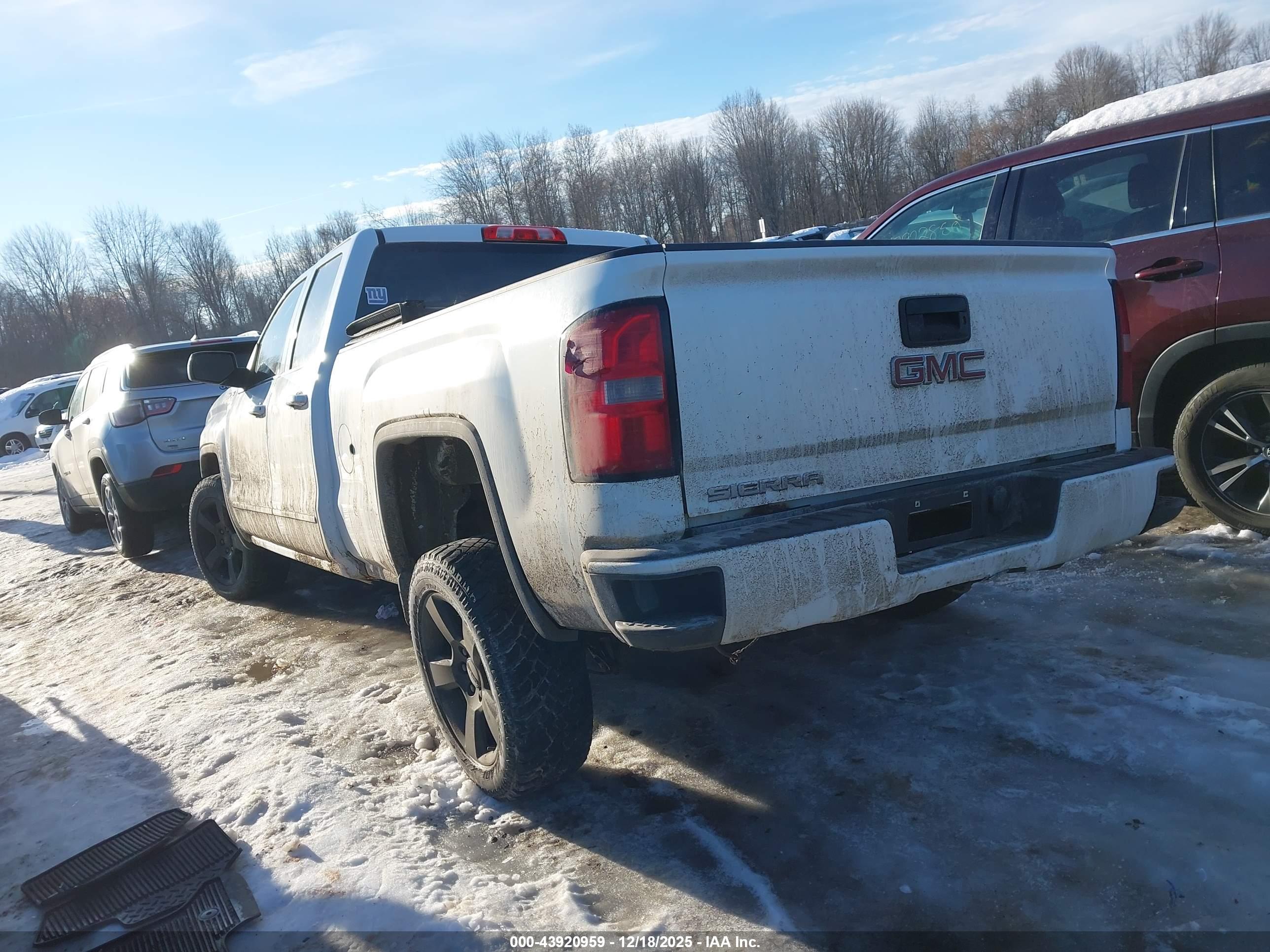 GMC SIERRA image 3