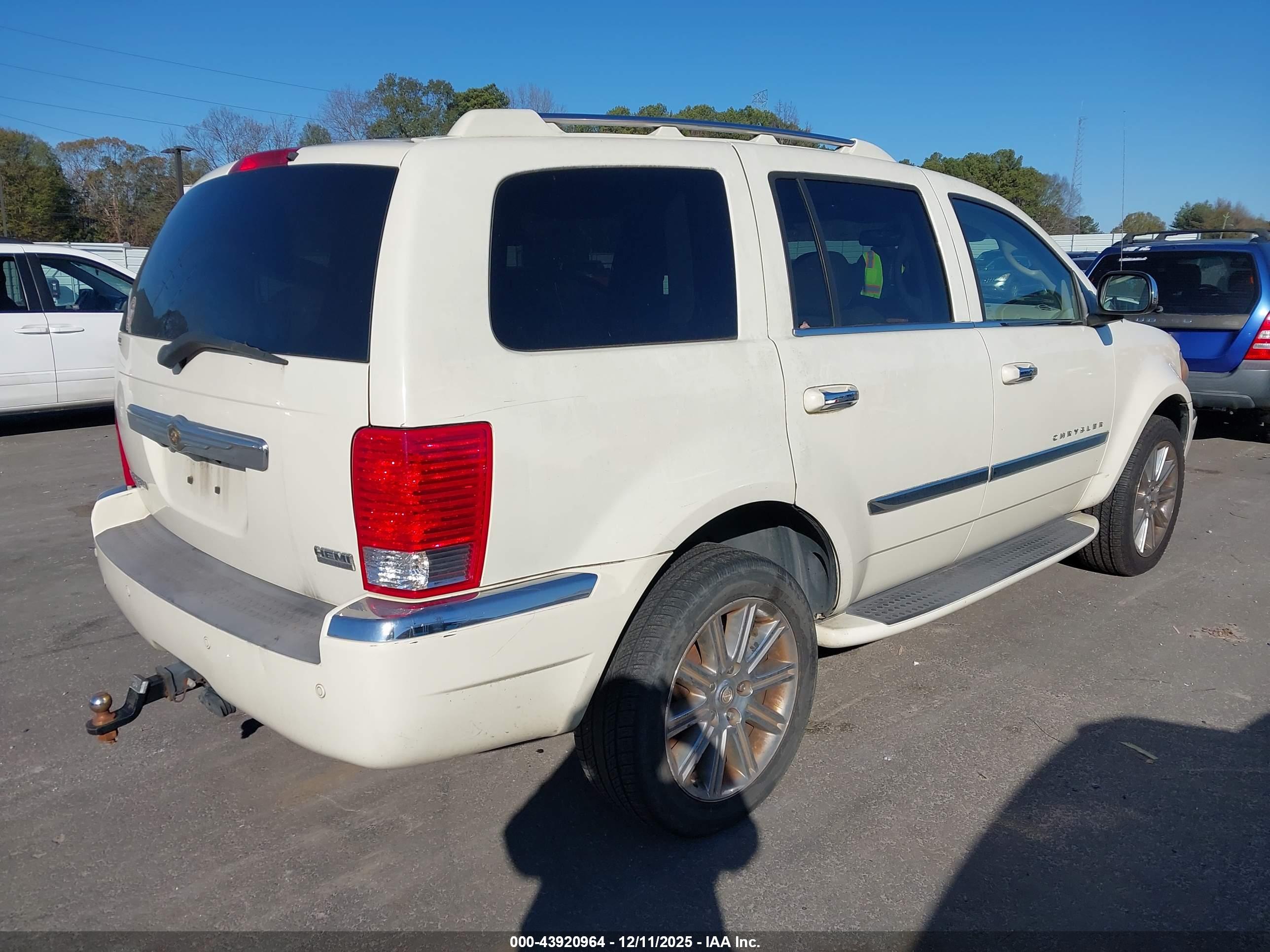CHRYSLER ASPEN image 4